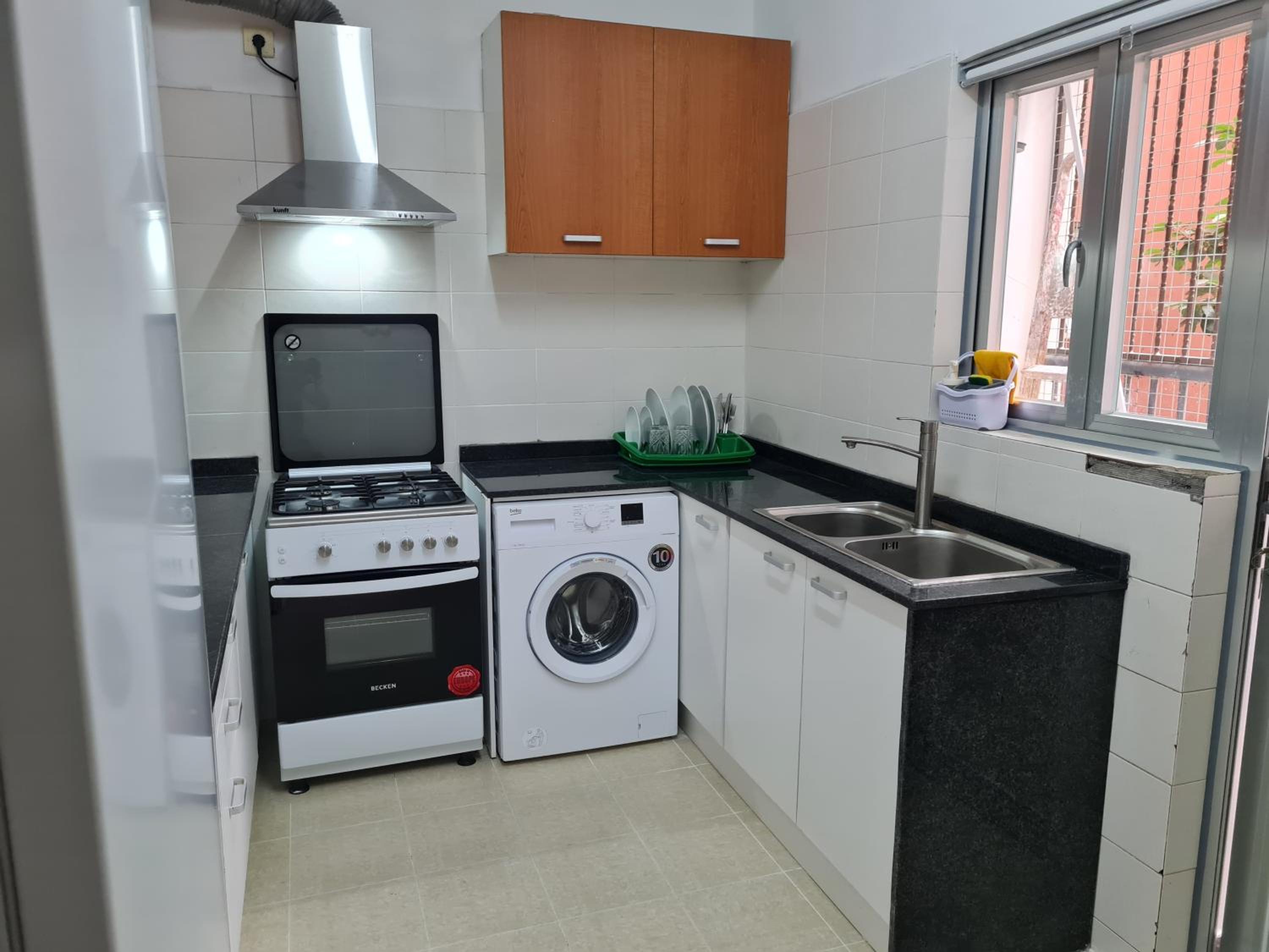 3 Bed Apartment - Sleeps 6 - Free Parking