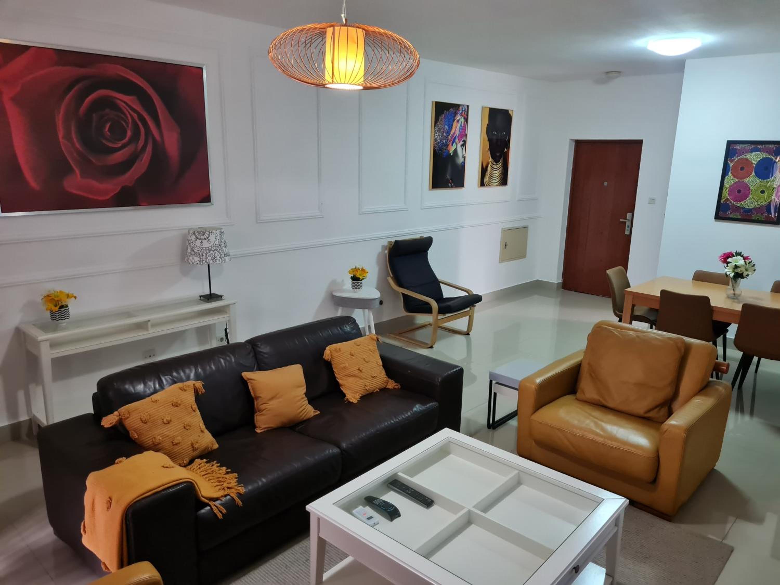 3 Bed Apartment - Sleeps 6 - Free Parking