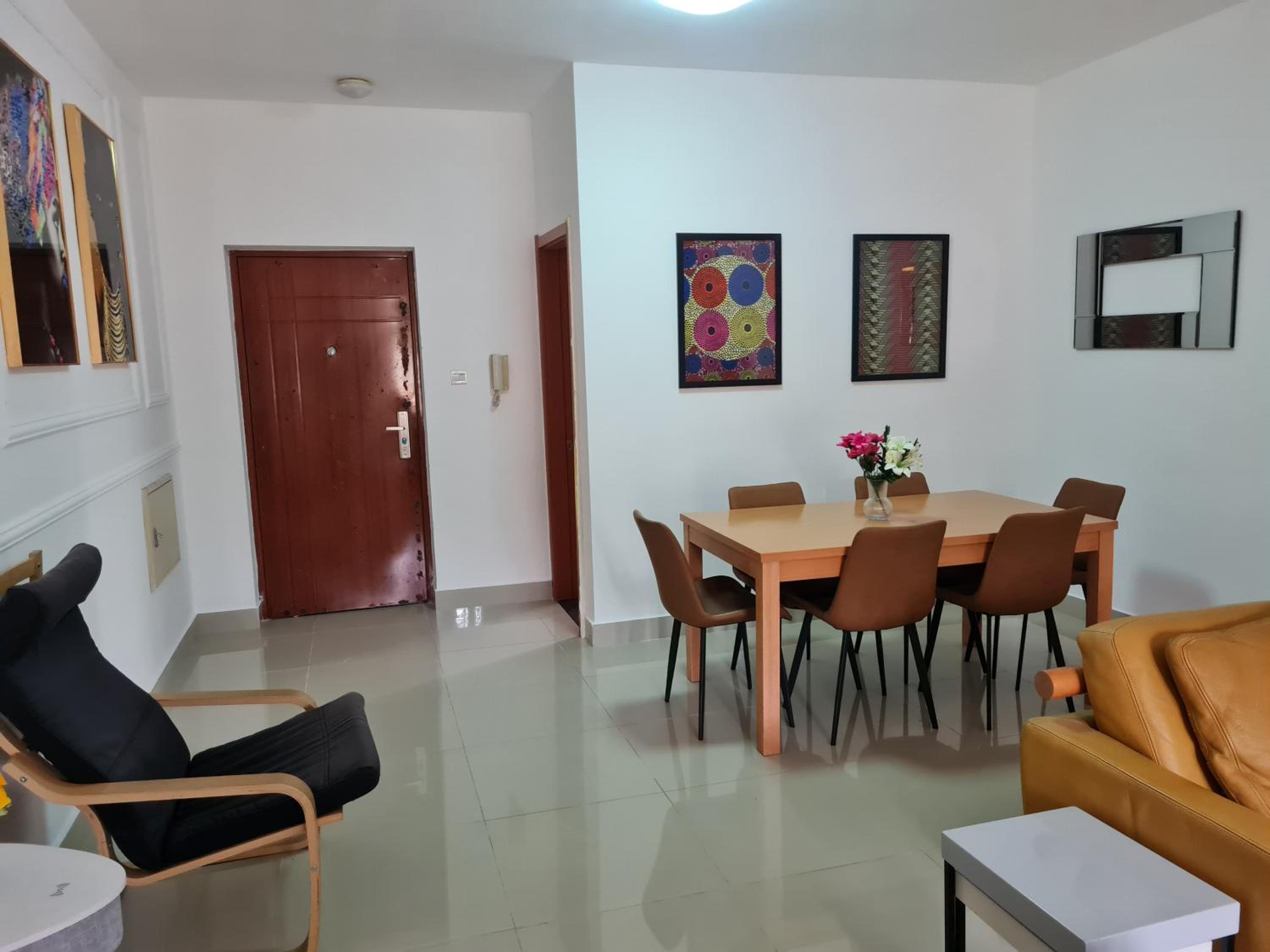 3 Bed Apartment - Sleeps 6 - Free Parking