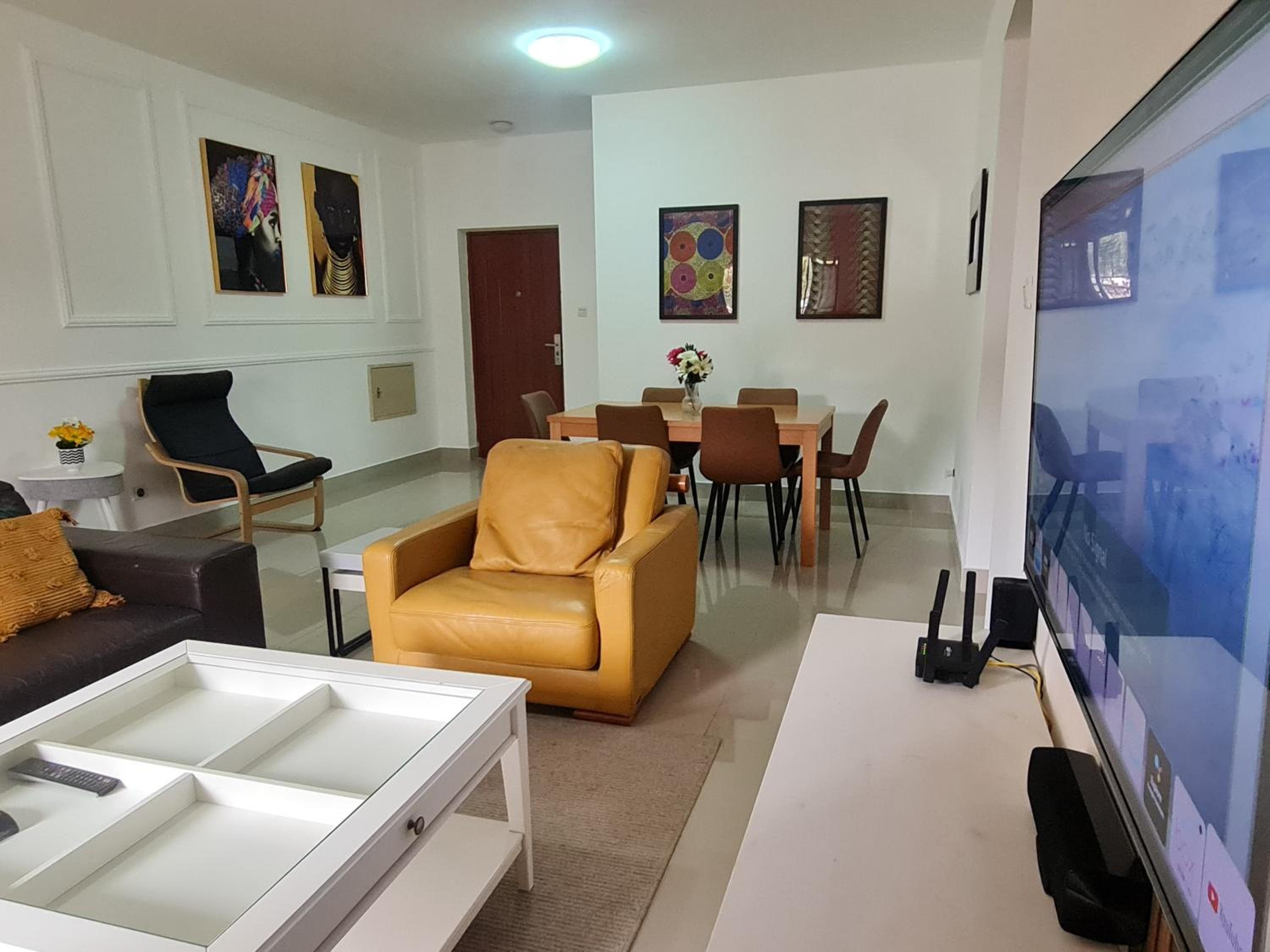 3 Bed Apartment - Sleeps 6 - Free Parking