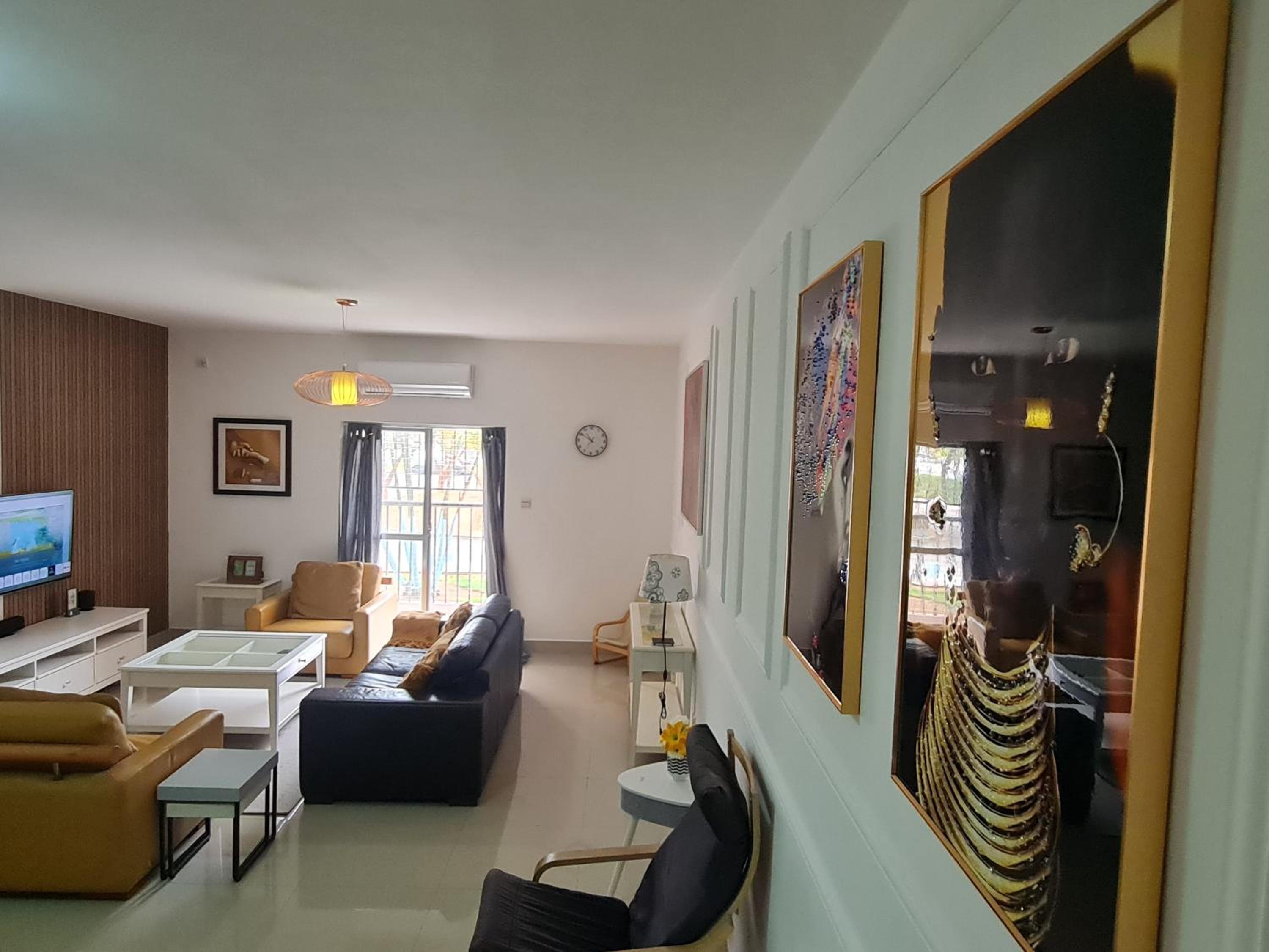 3 Bed Apartment - Sleeps 6 - Free Parking