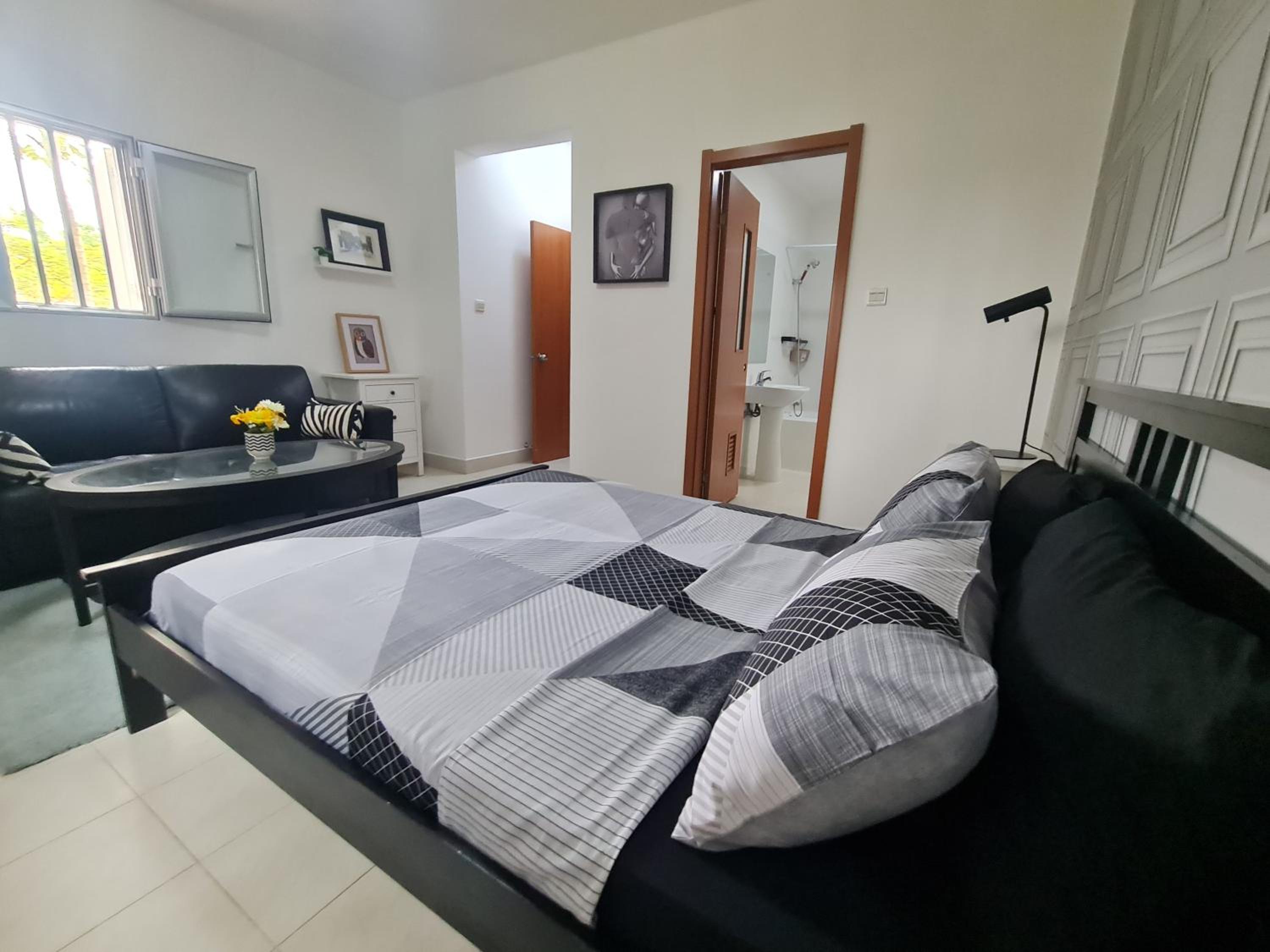 3 Bed Apartment - Sleeps 6 - Free Parking