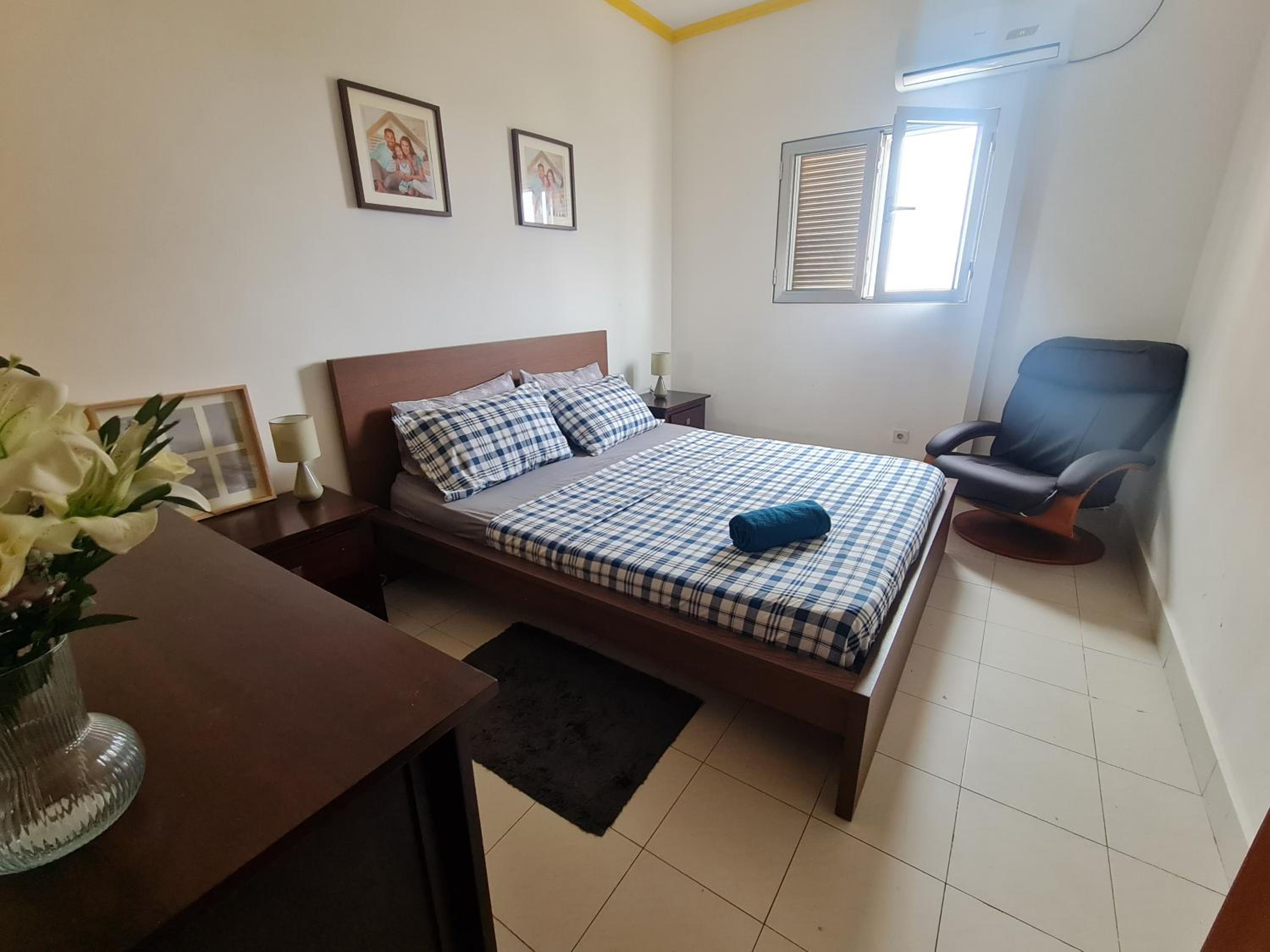 3-Bed Apartment - Sleeps 6 - Free Parking