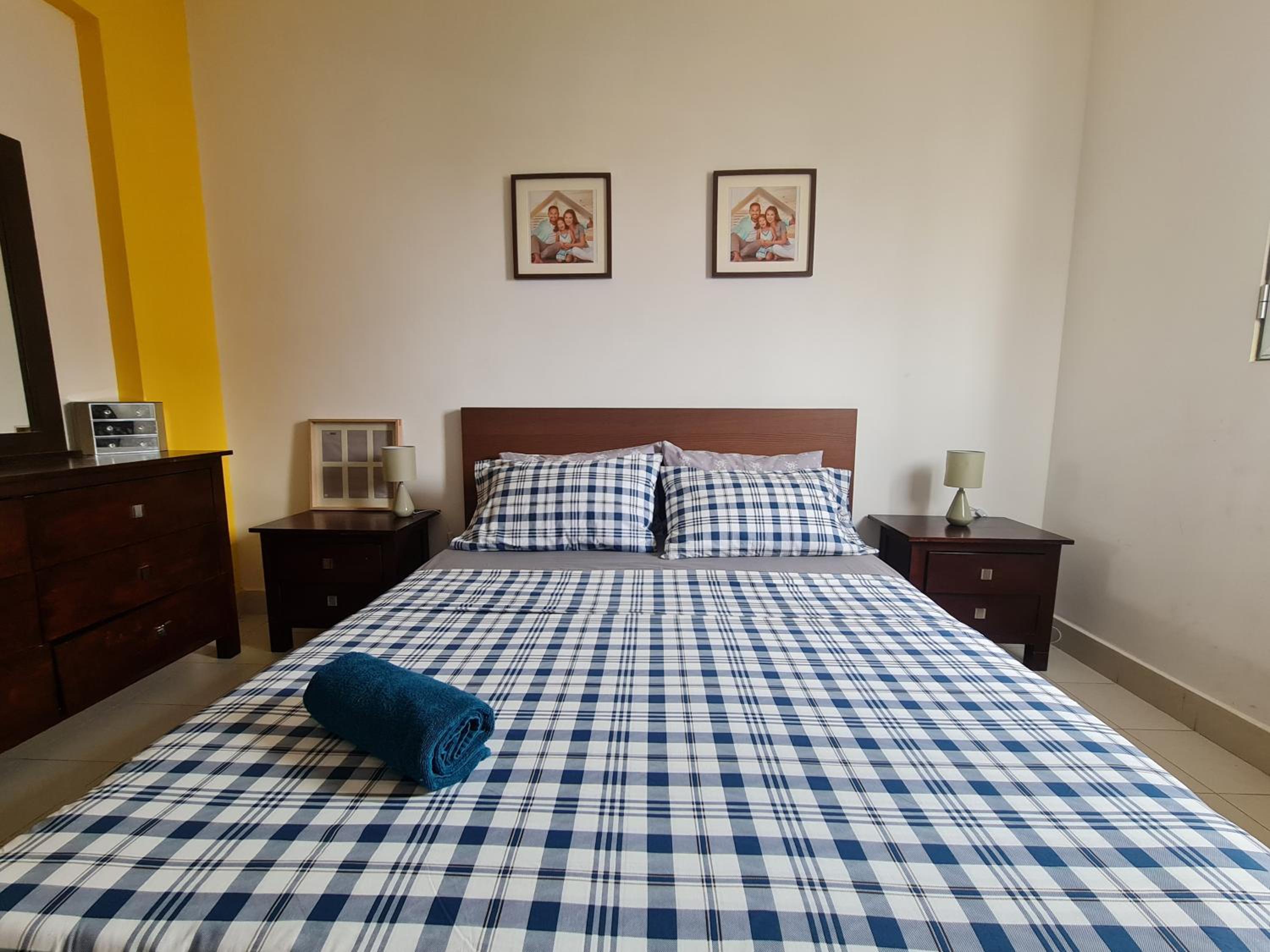 3-Bed Apartment - Sleeps 6 - Free Parking
