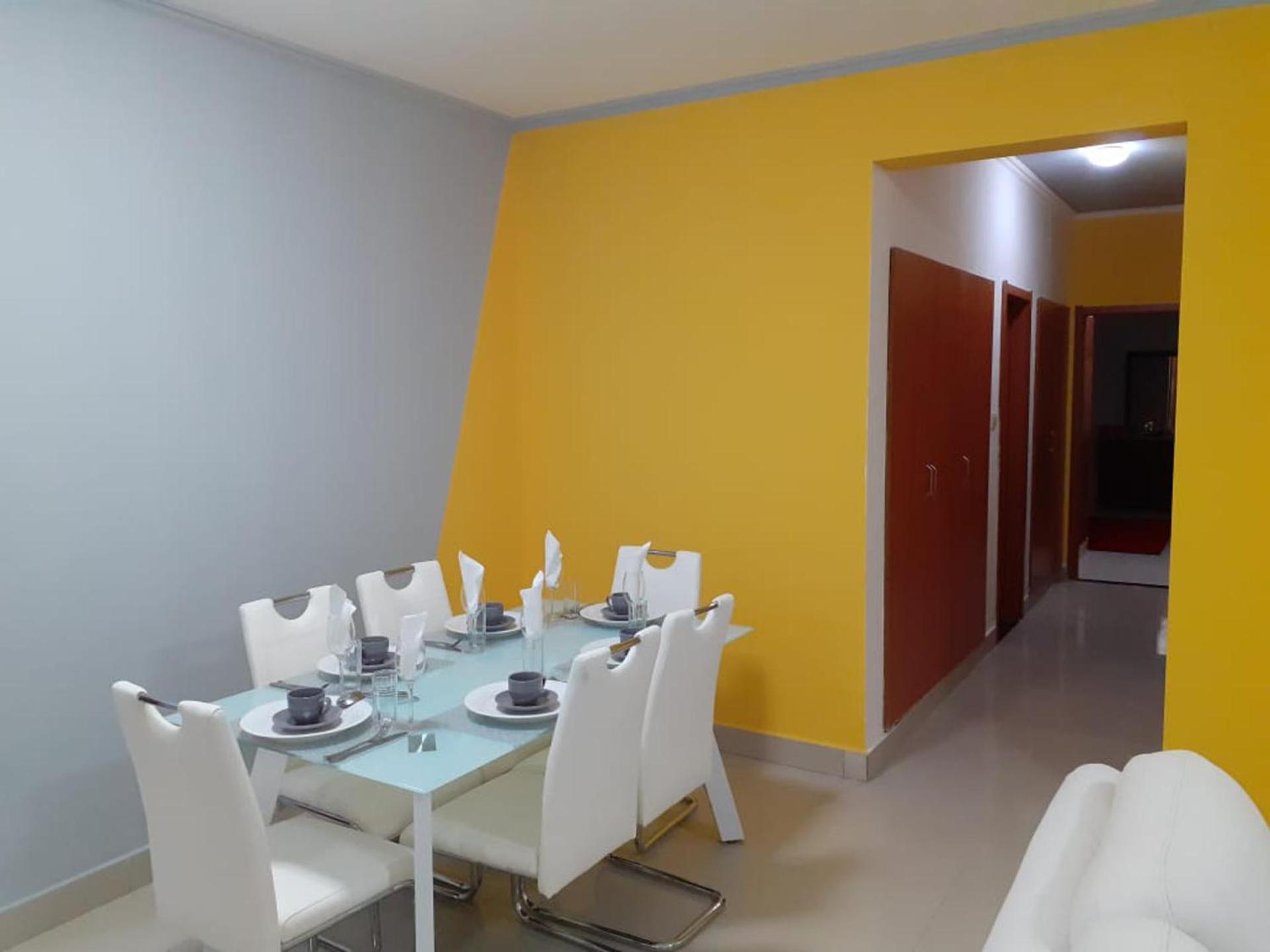 3-Bed Apartment - Sleeps 6 - Free Parking