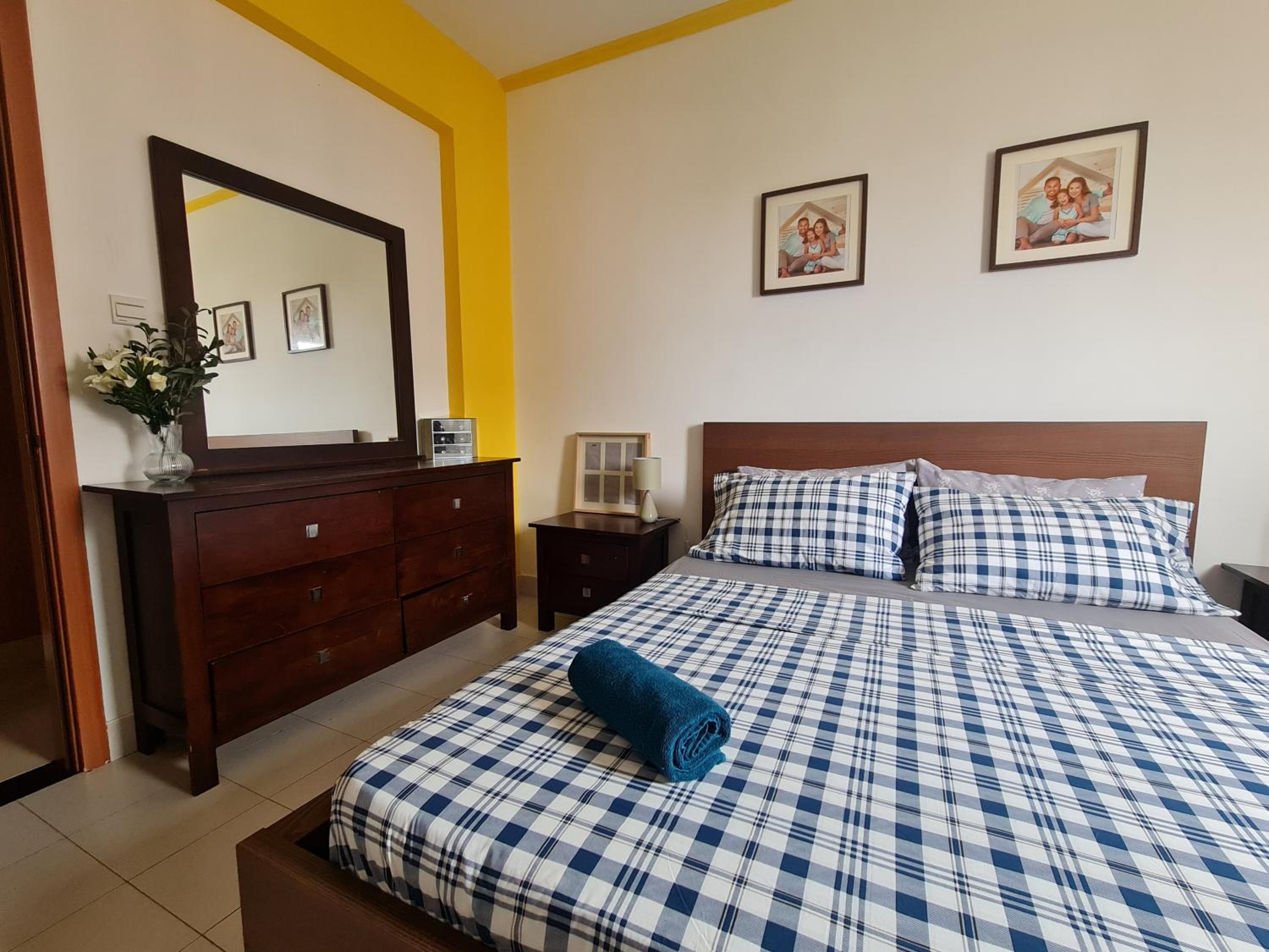 3-Bed Apartment - Sleeps 6 - Free Parking