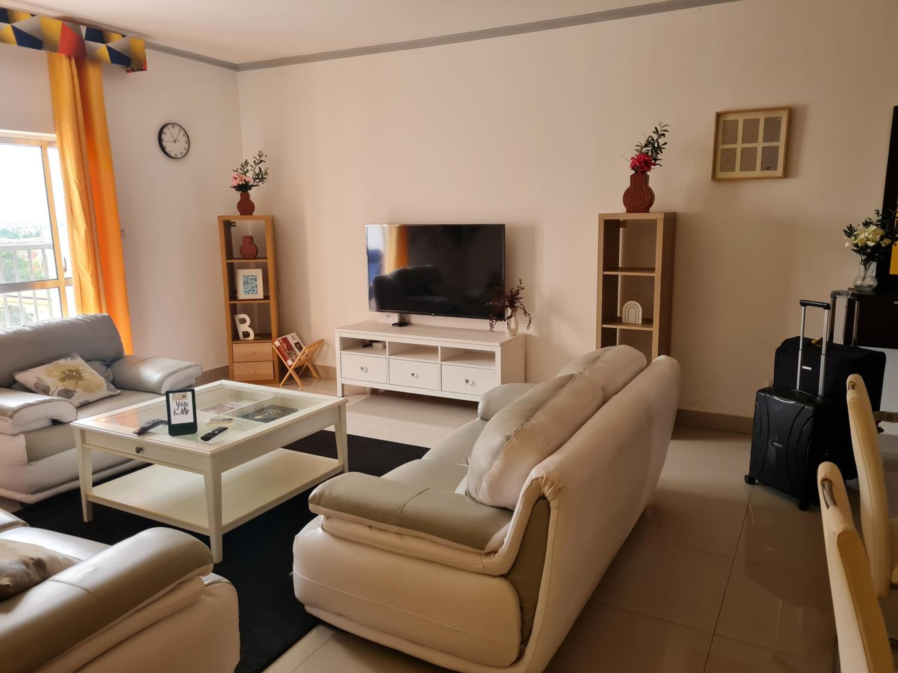 3-Bed Apartment - Sleeps 6 - Free Parking
