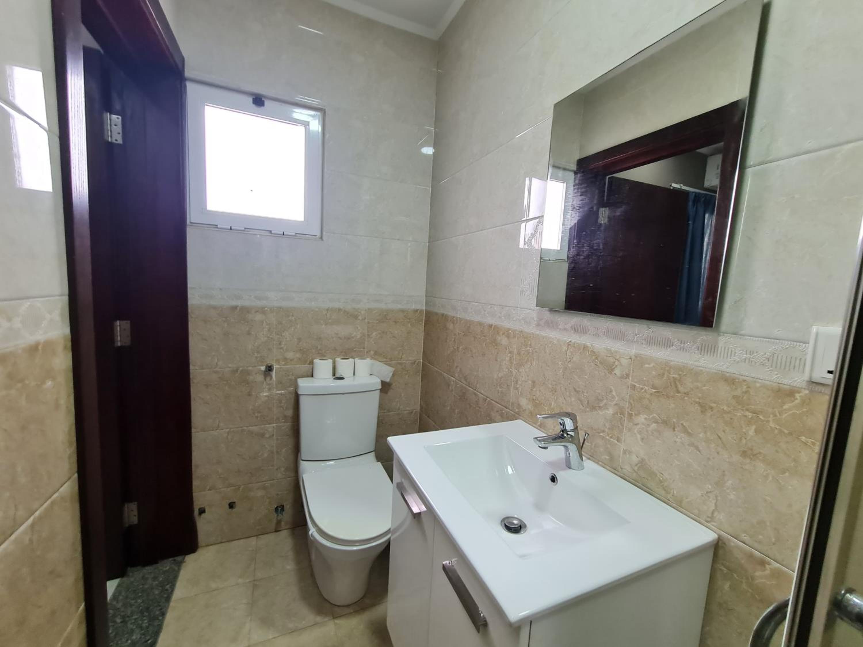 Guest House Sleeps 14 with Terrace
