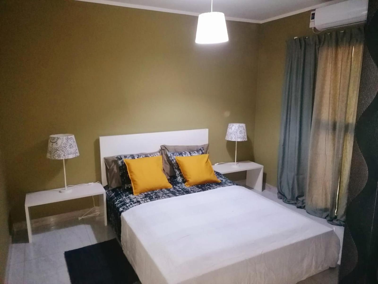 Guest House Sleeps 14 with Terrace