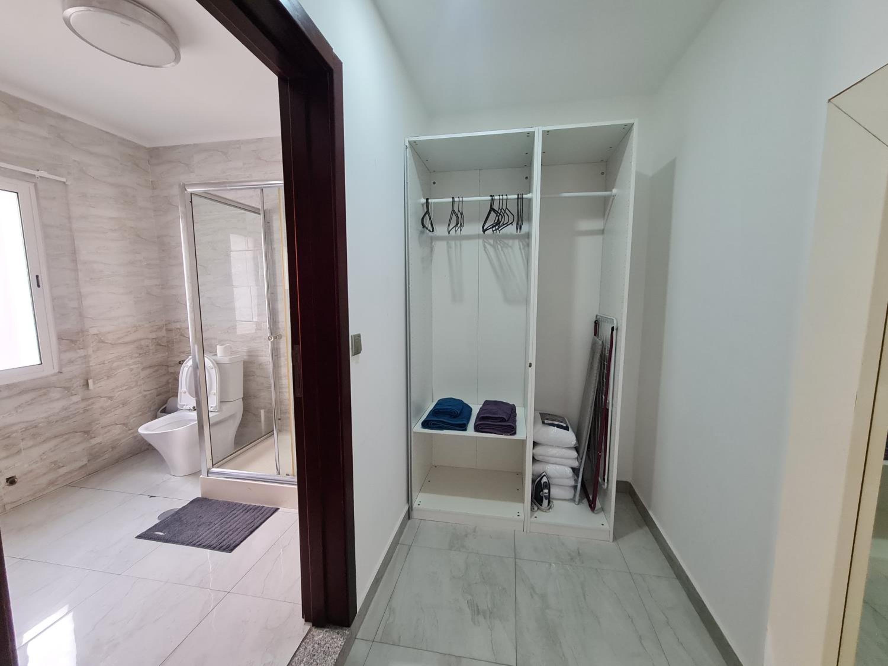 Guest House Sleeps 14 with Terrace