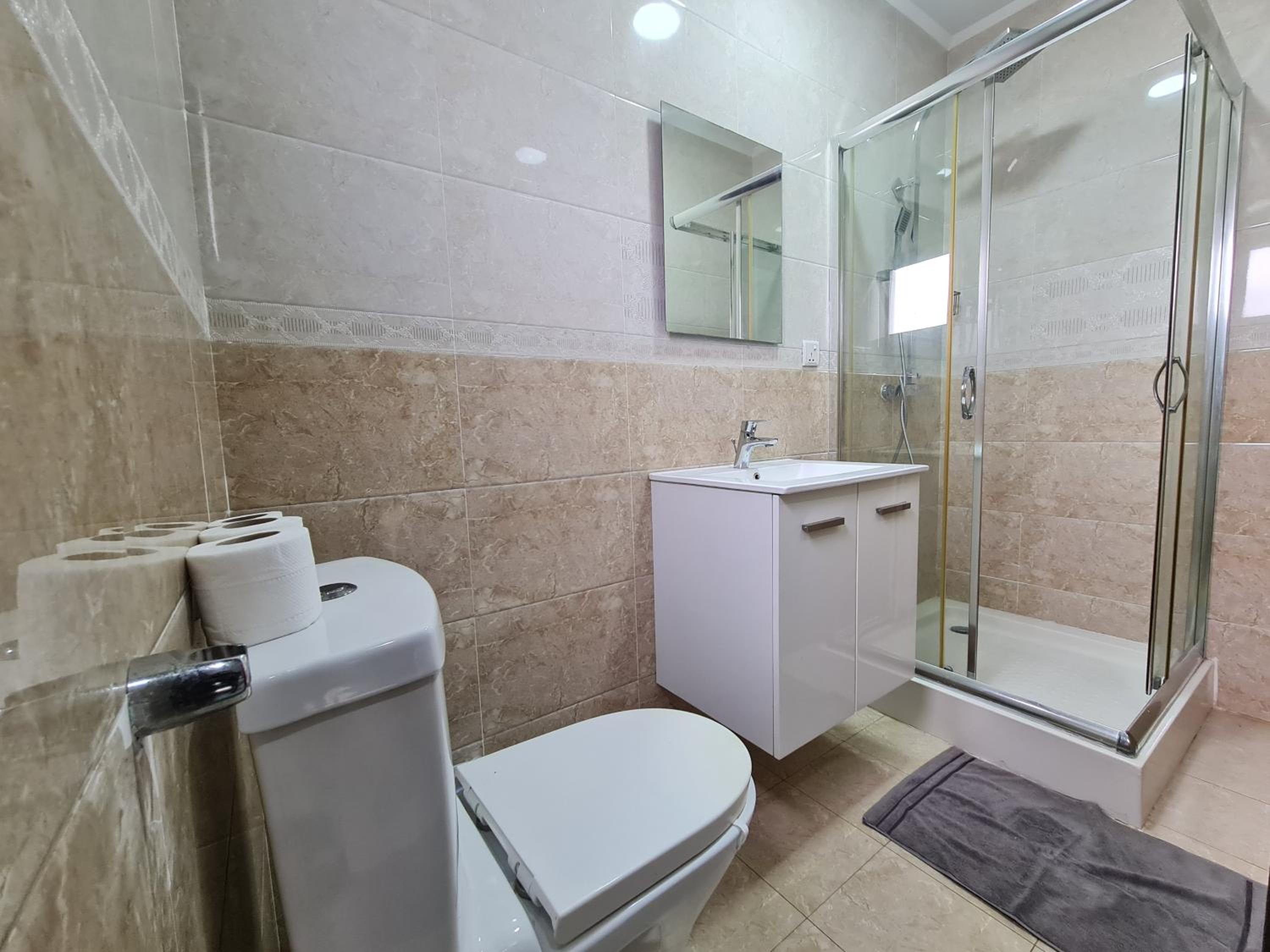 Guest House Sleeps 14 with Terrace