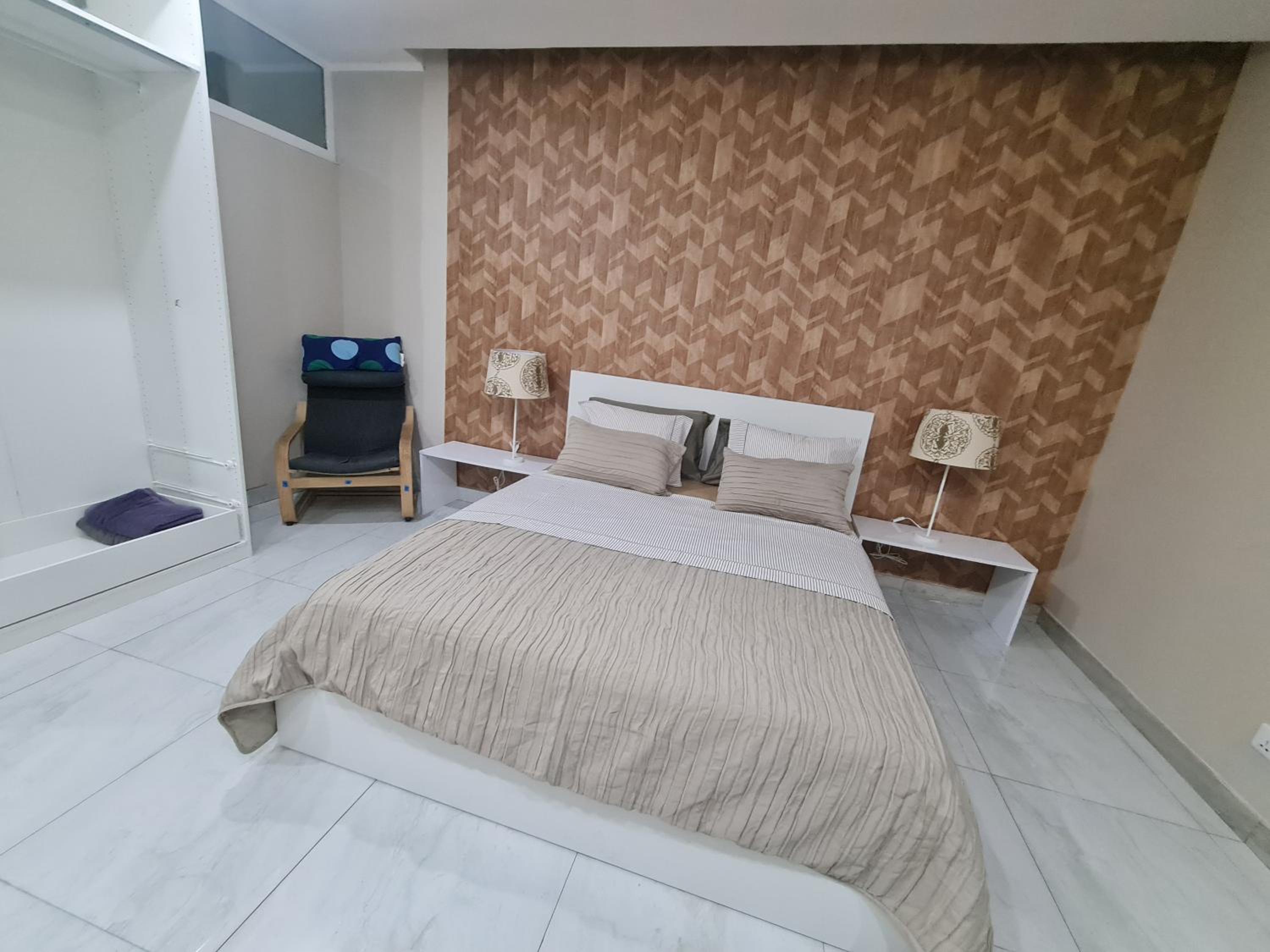 Guest House Sleeps 14 with Terrace