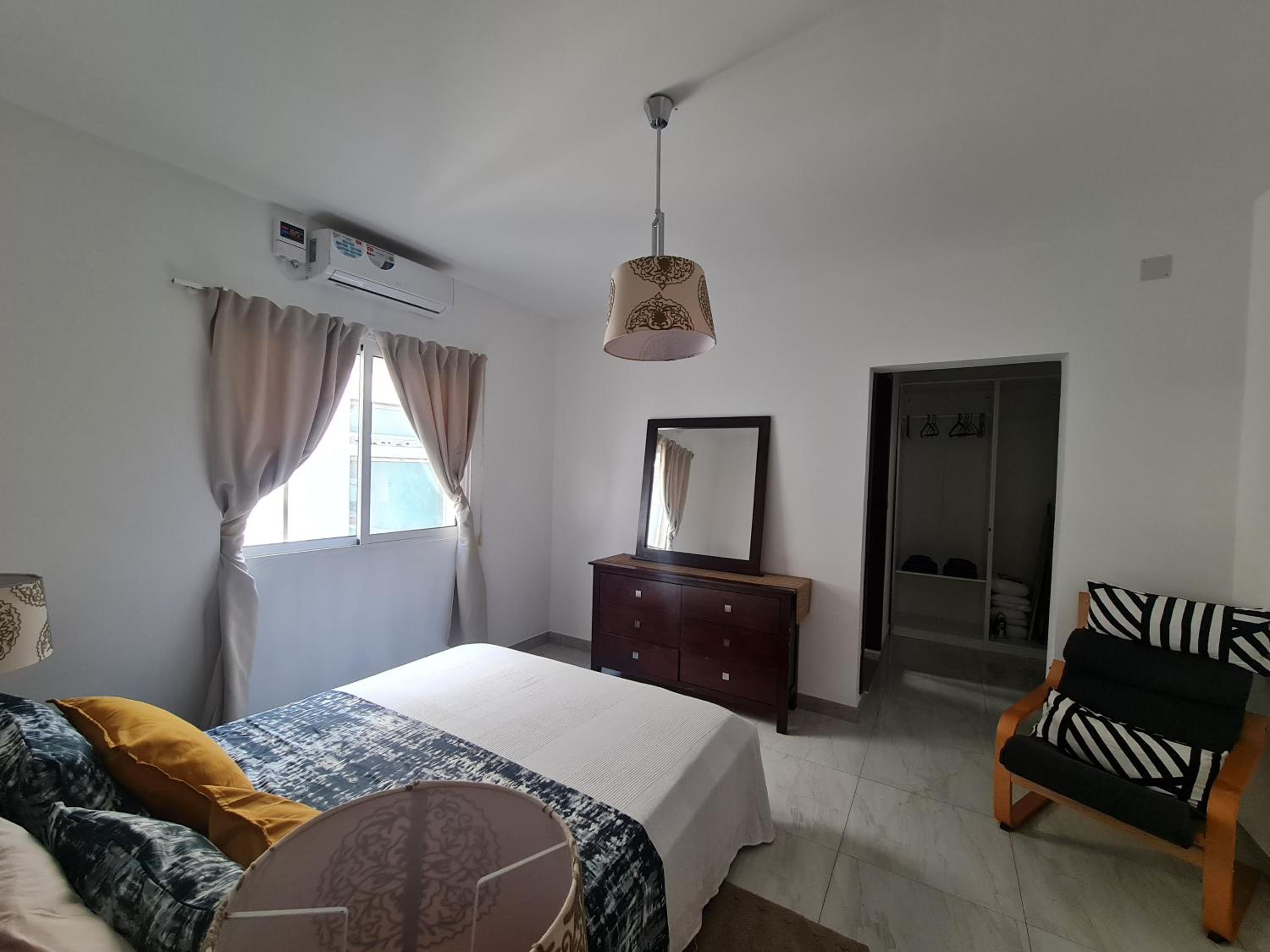 Guest House Sleeps 14 with Terrace