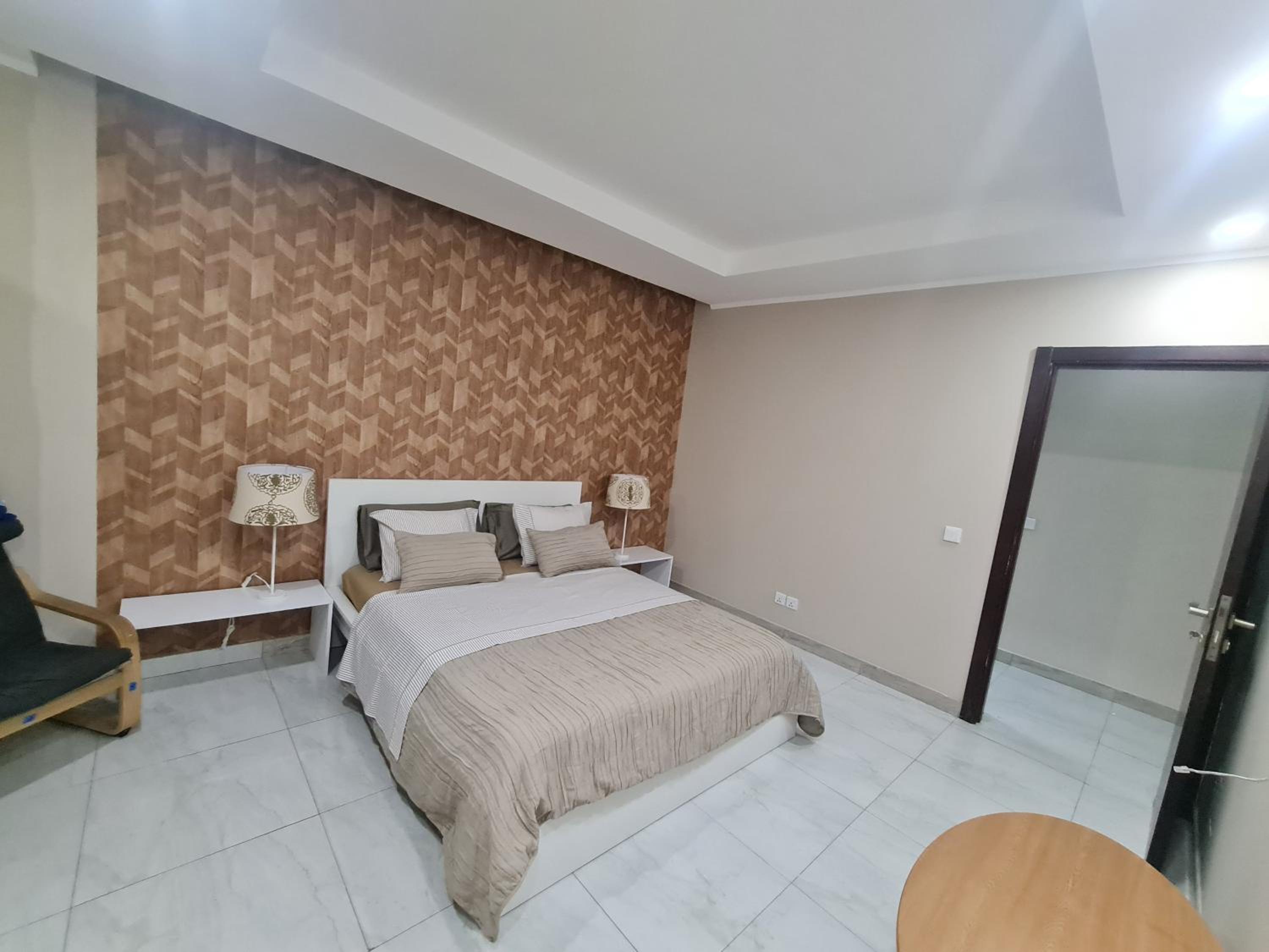 Guest House Sleeps 14 with Terrace