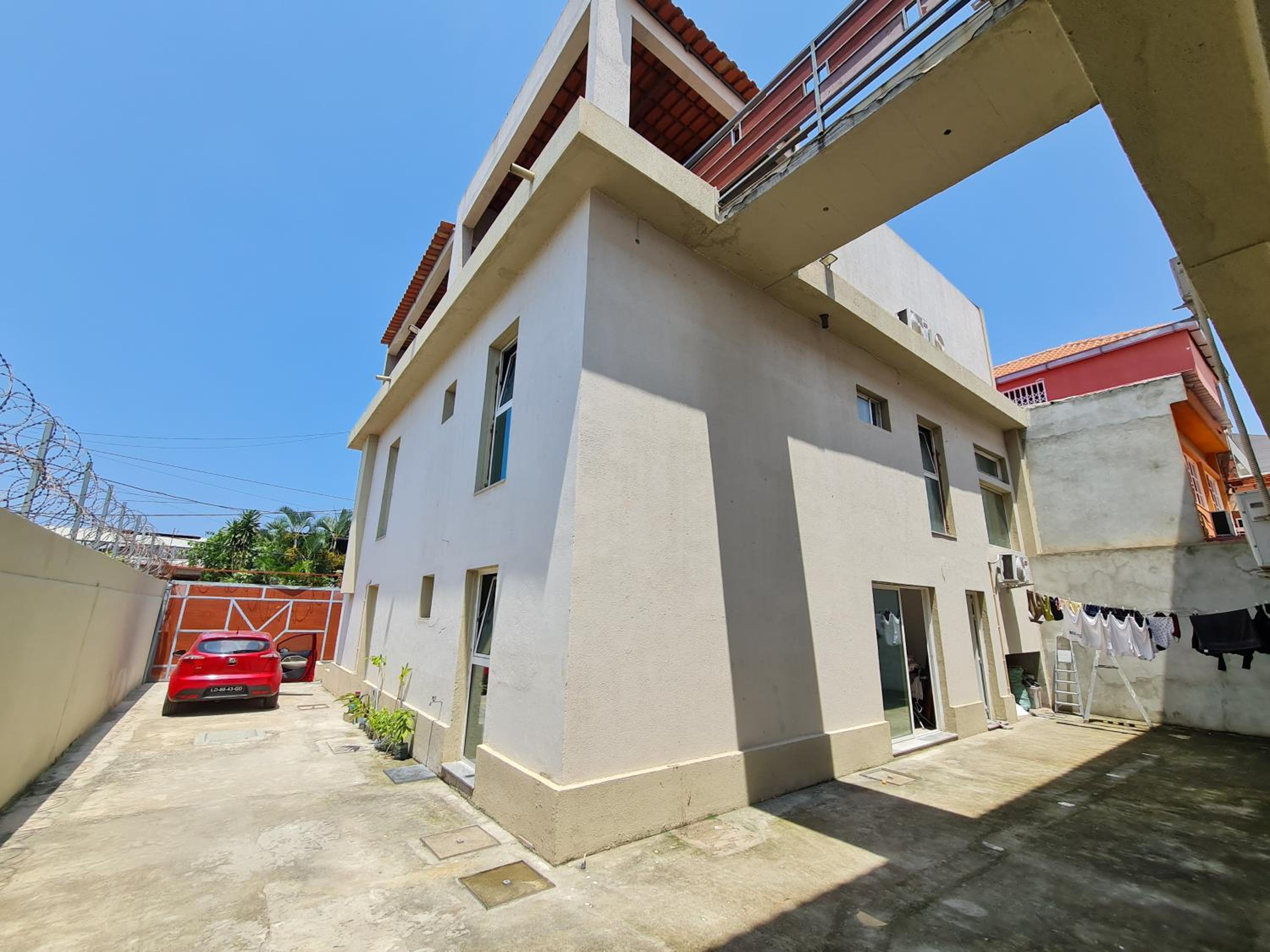 Guest House Sleeps 14 with Terrace