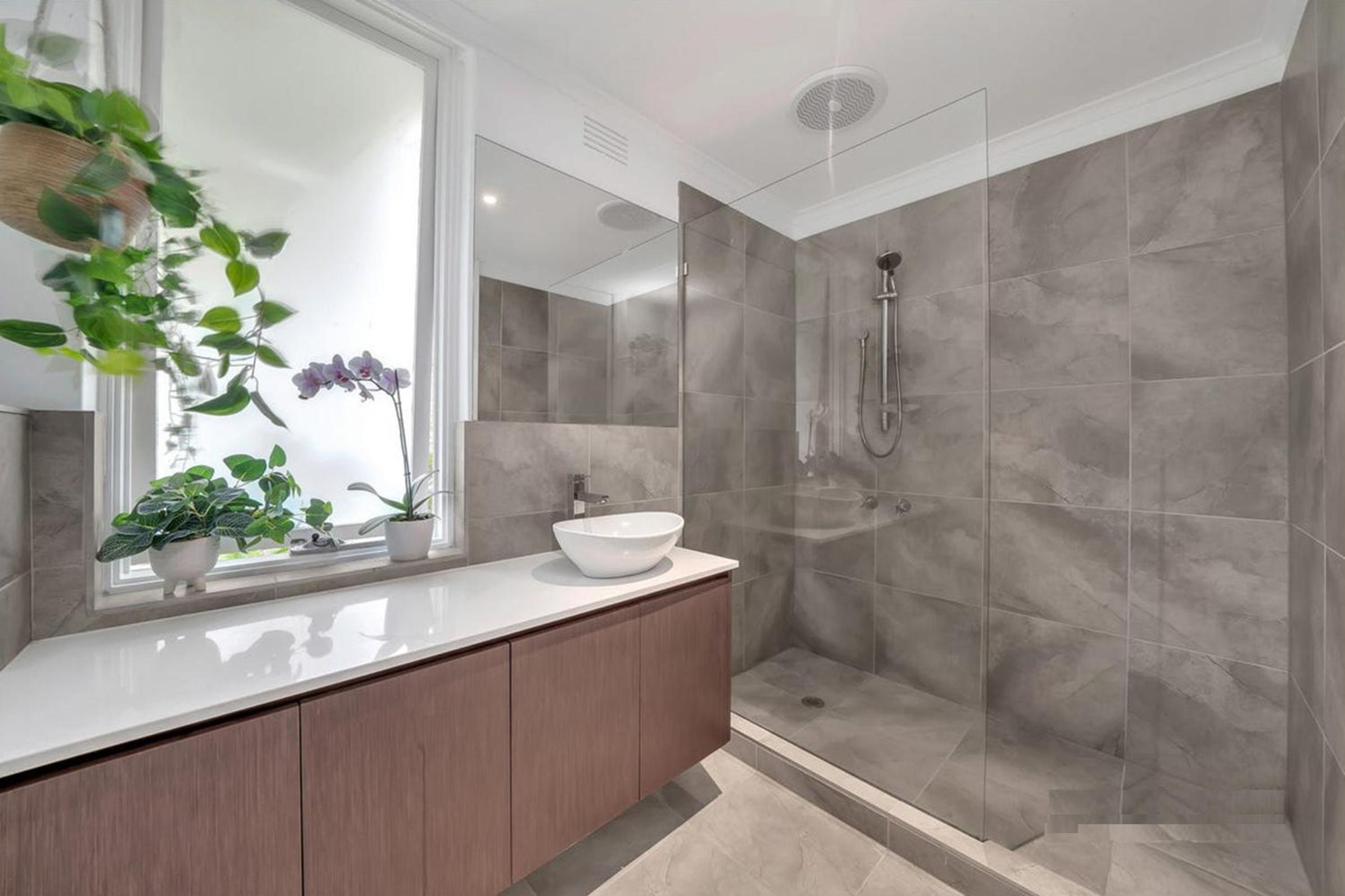 Luxury spacious 3-bedroom Suite on exclusive Lansell Rd, Toorak