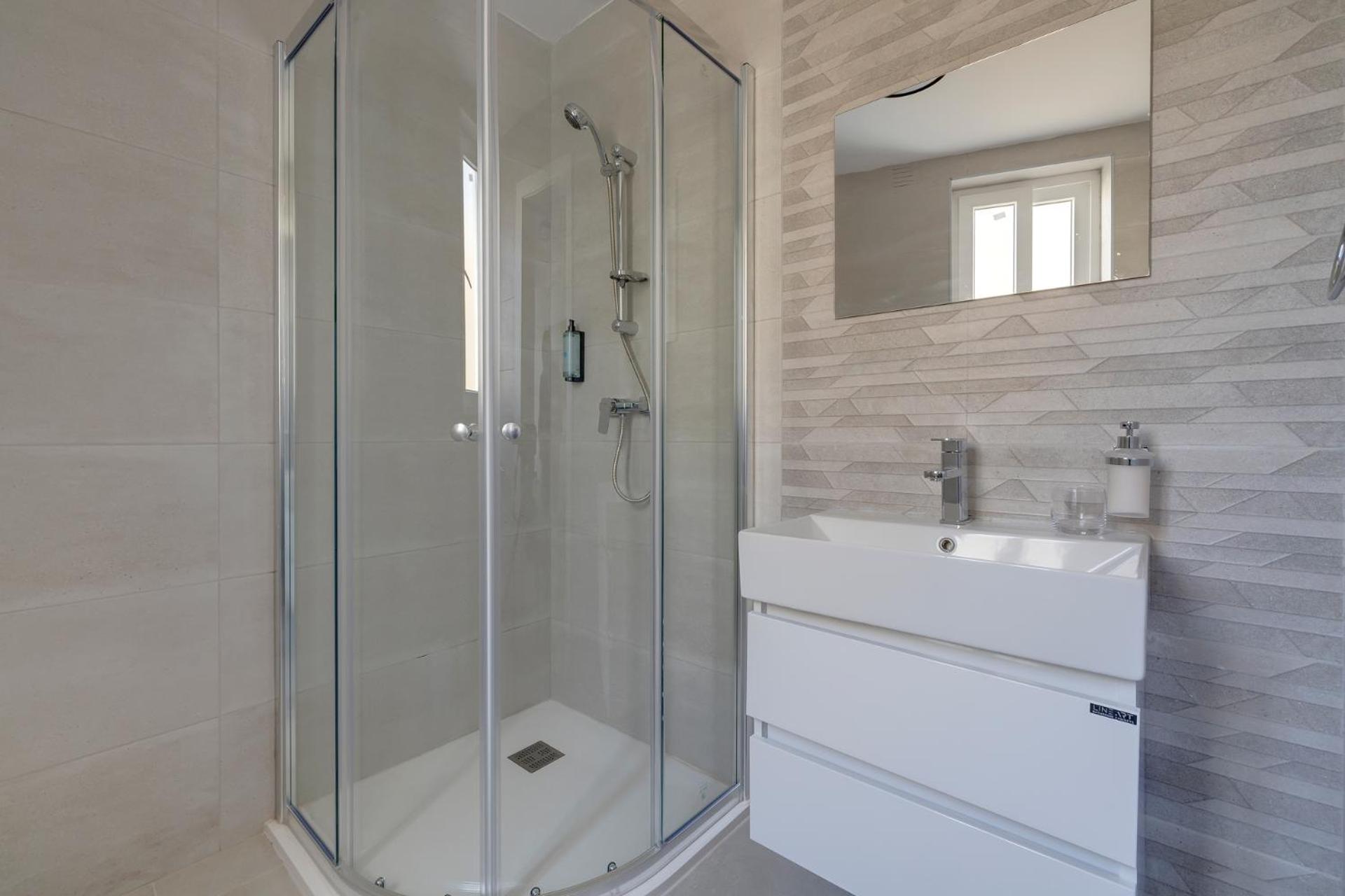 Salmar Court Holiday Apartments with Pool by Buena Vista