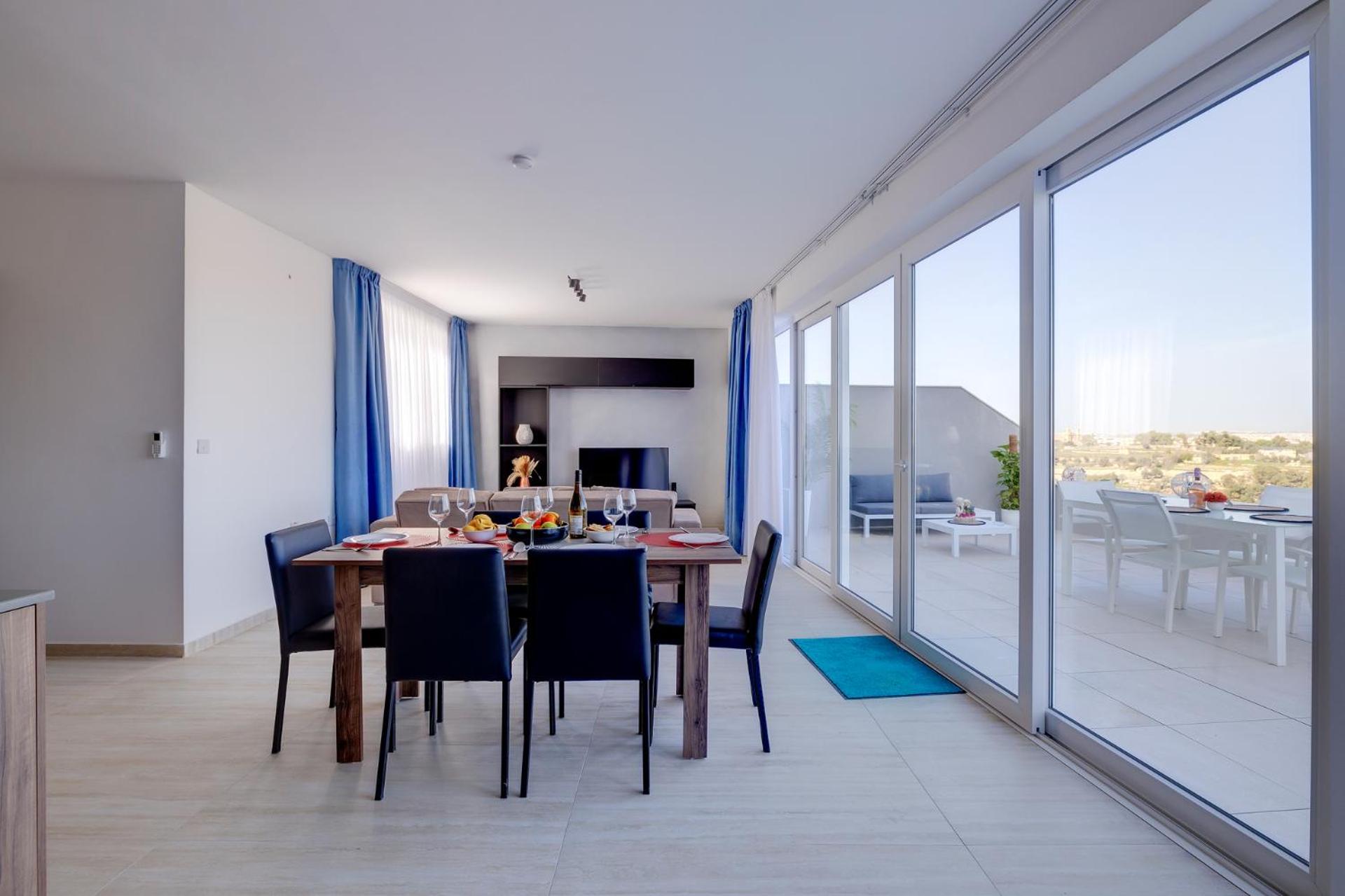 Salmar Court Holiday Apartments with Pool by Buena Vista