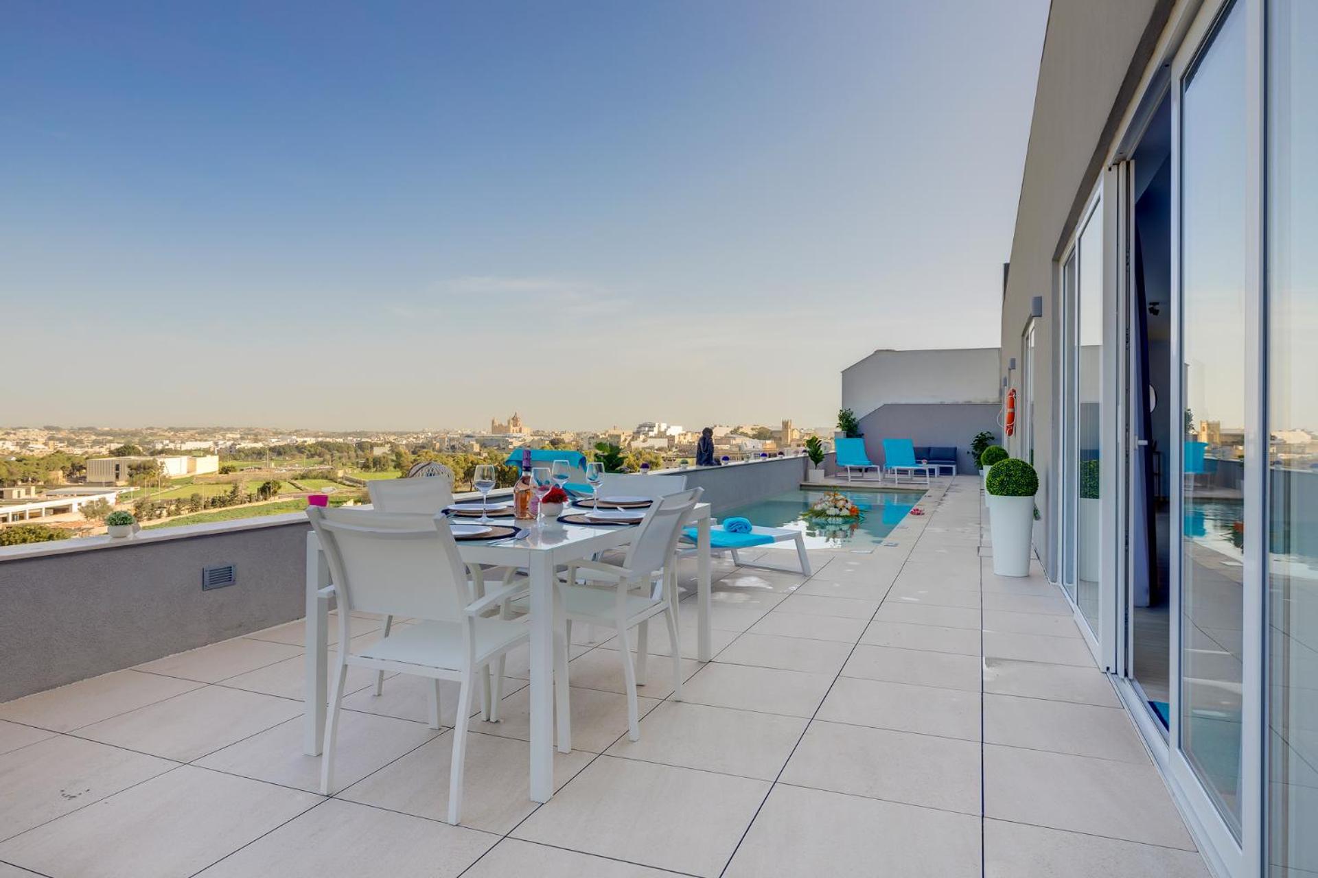 Salmar Court Holiday Apartments with Pool by Buena Vista