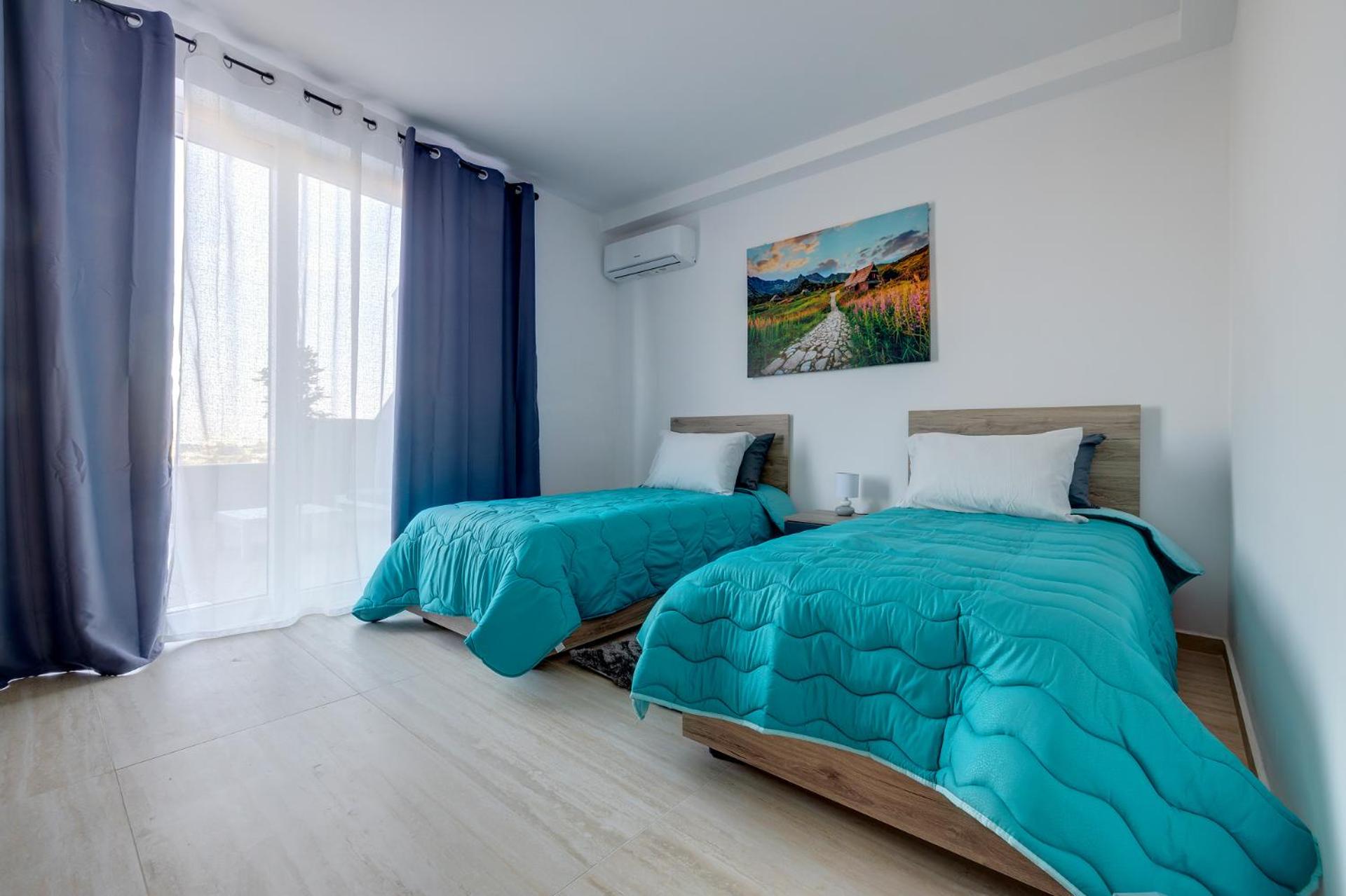 Salmar Court Holiday Apartments with Pool by Buena Vista