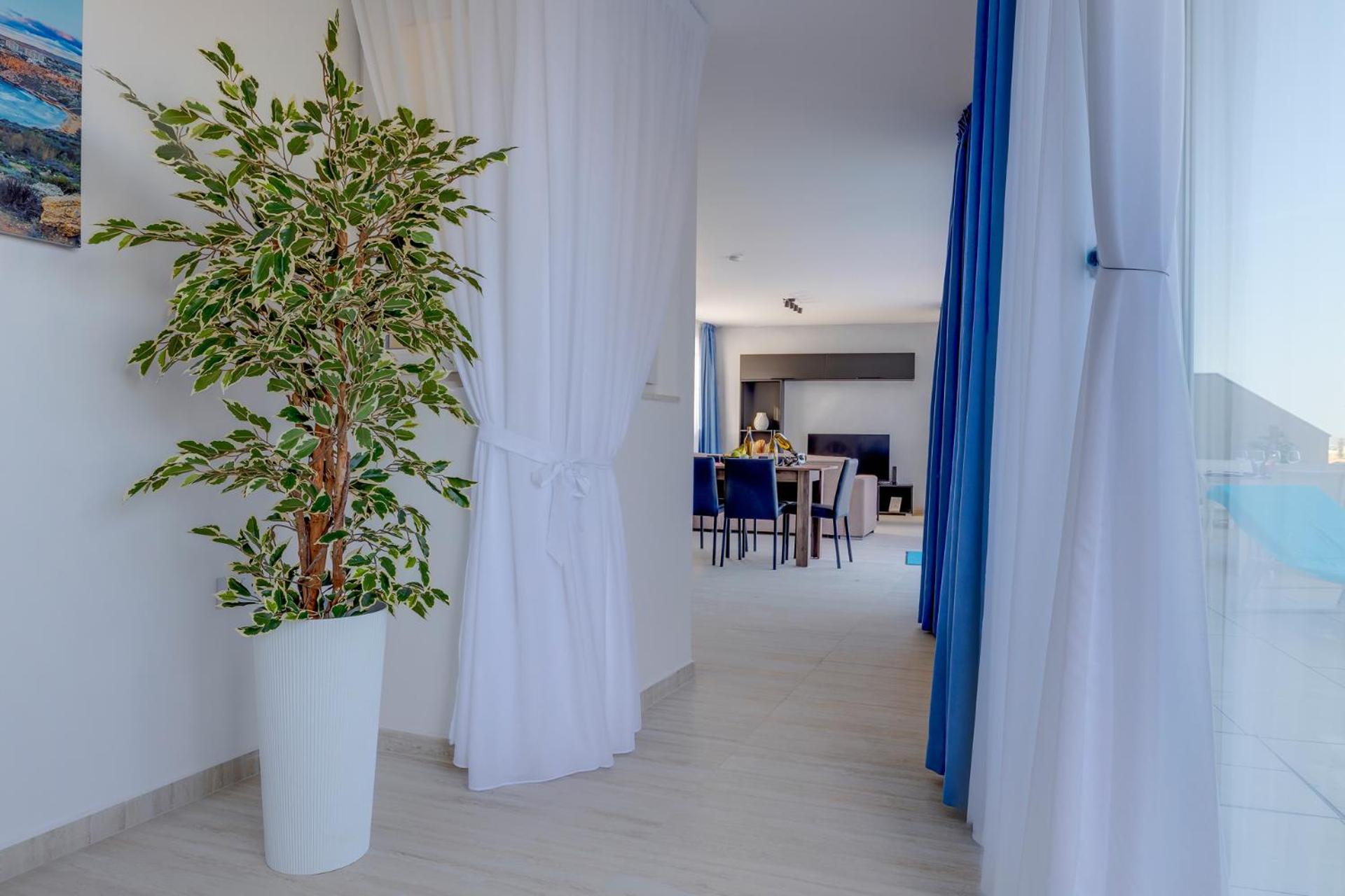 Salmar Court Holiday Apartments with Pool by Buena Vista