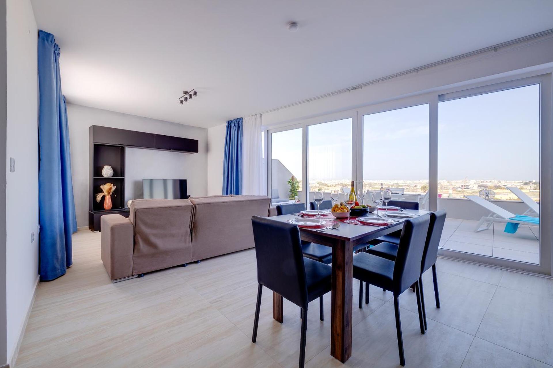 Salmar Court Holiday Apartments with Pool by Buena Vista