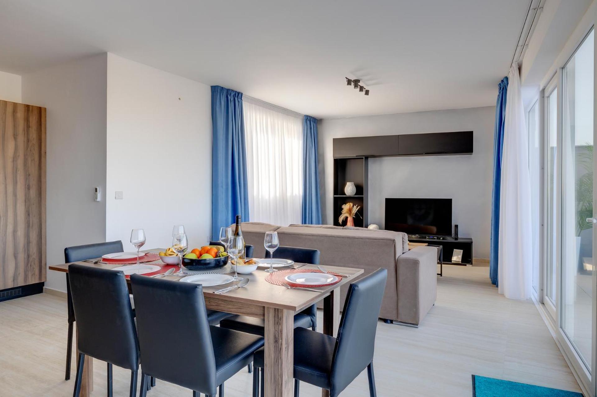 Salmar Court Holiday Apartments with Pool by Buena Vista