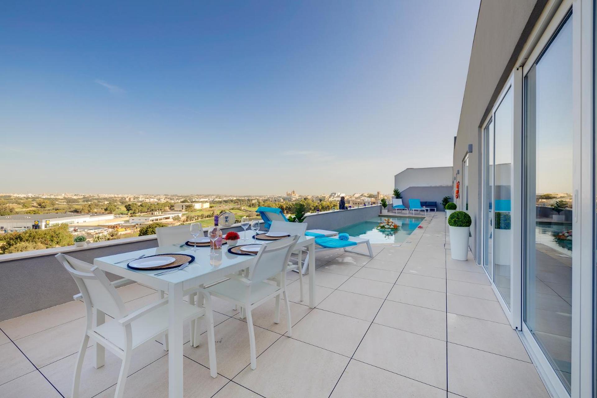 Salmar Court Holiday Apartments with Pool by Buena Vista