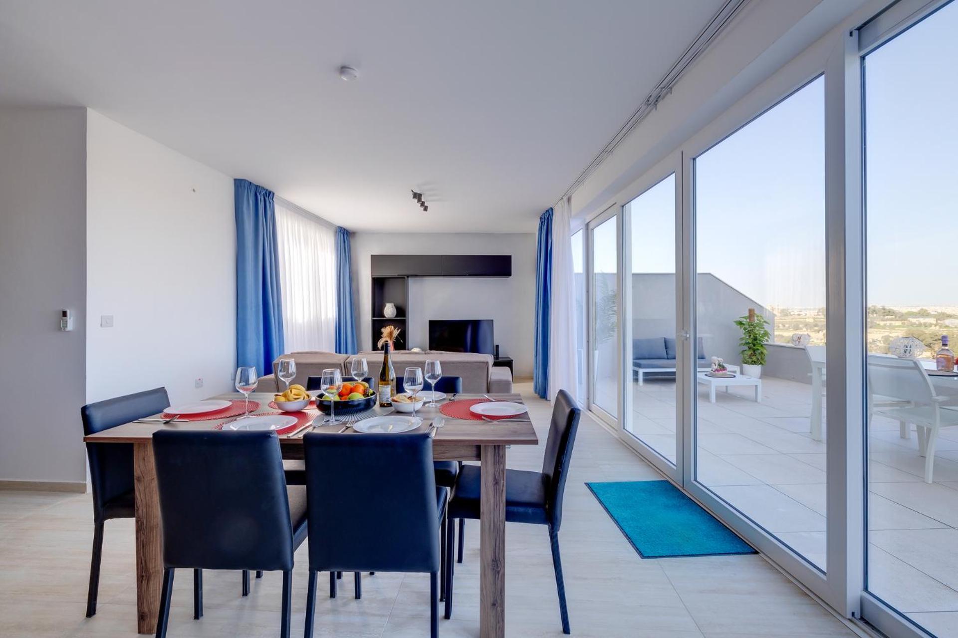 Salmar Court Holiday Apartments with Pool by Buena Vista