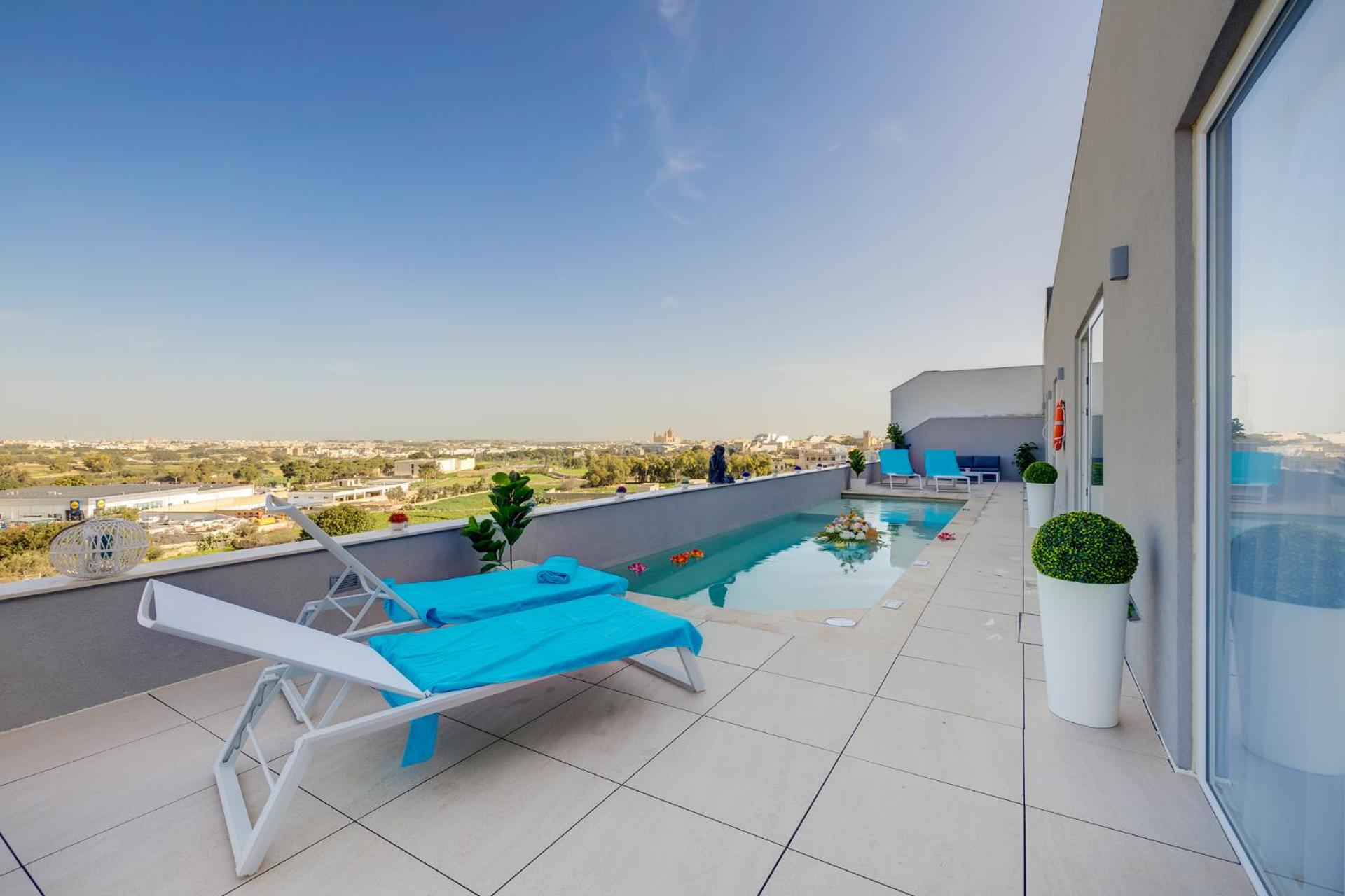 Salmar Court Holiday Apartments with Pool by Buena Vista