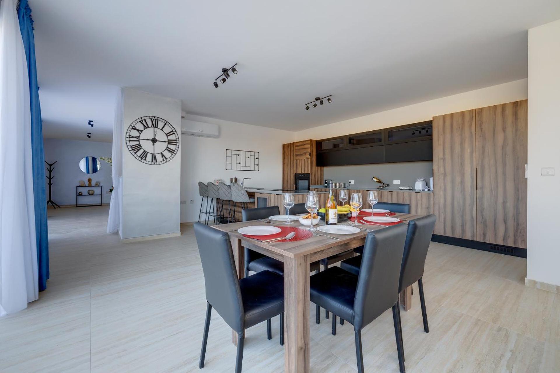 Salmar Court Holiday Apartments with Pool by Buena Vista