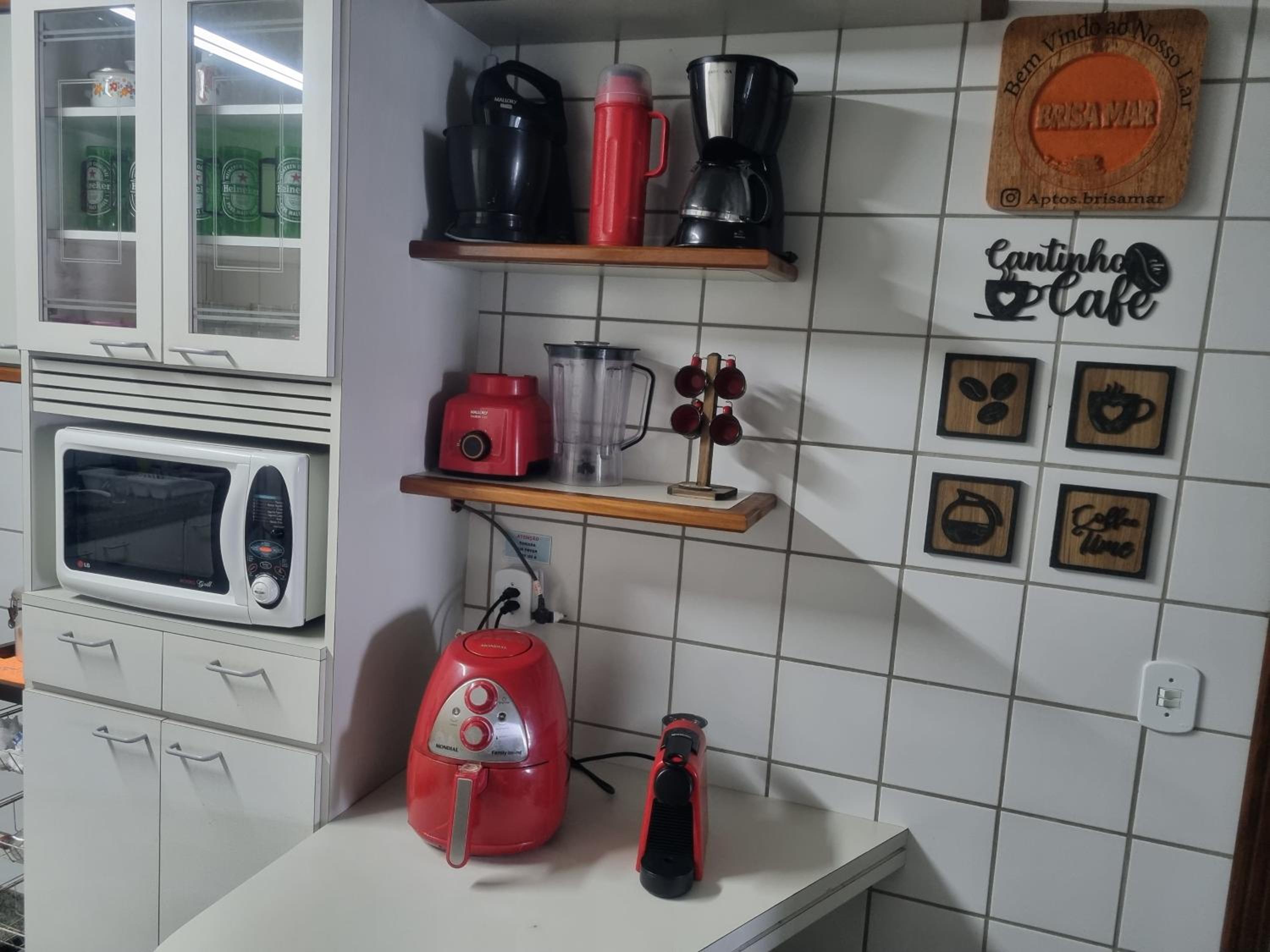 Apartamento BEIRA MAR VISTA TOTAL - SENSAÇÃO DE CASA TÉRREA A BEIRA MAR - COZINHA EQUIPADA -AIR FRYER -ÁREA DE CHURRASCO PRIVATIVA- TVS SMART- DISNEY PLUS  view 5