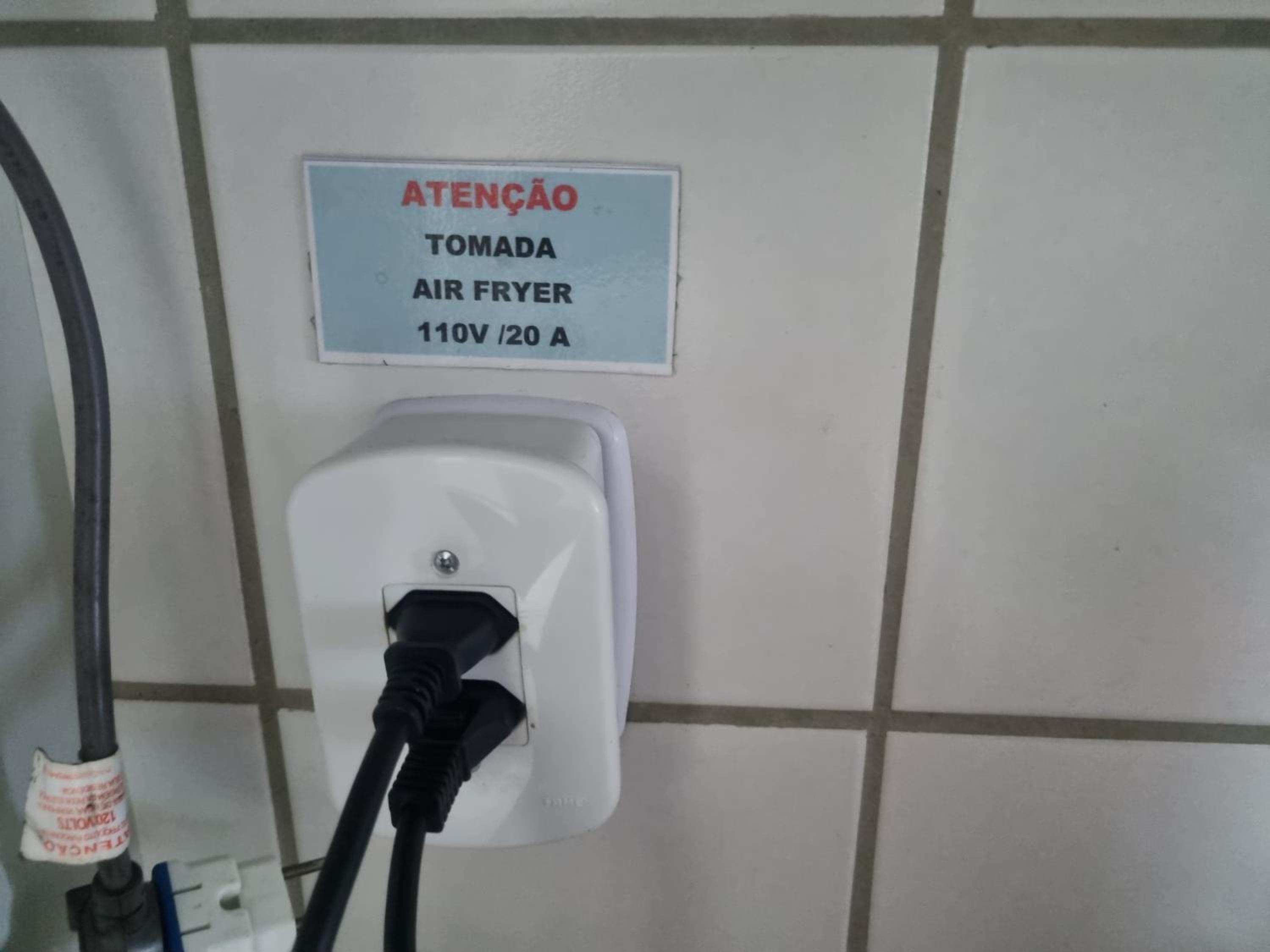 Apartamento BEIRA MAR VISTA TOTAL - SENSAÇÃO DE CASA TÉRREA A BEIRA MAR - COZINHA EQUIPADA -AIR FRYER -ÁREA DE CHURRASCO PRIVATIVA- TVS SMART- DISNEY PLUS  view 4