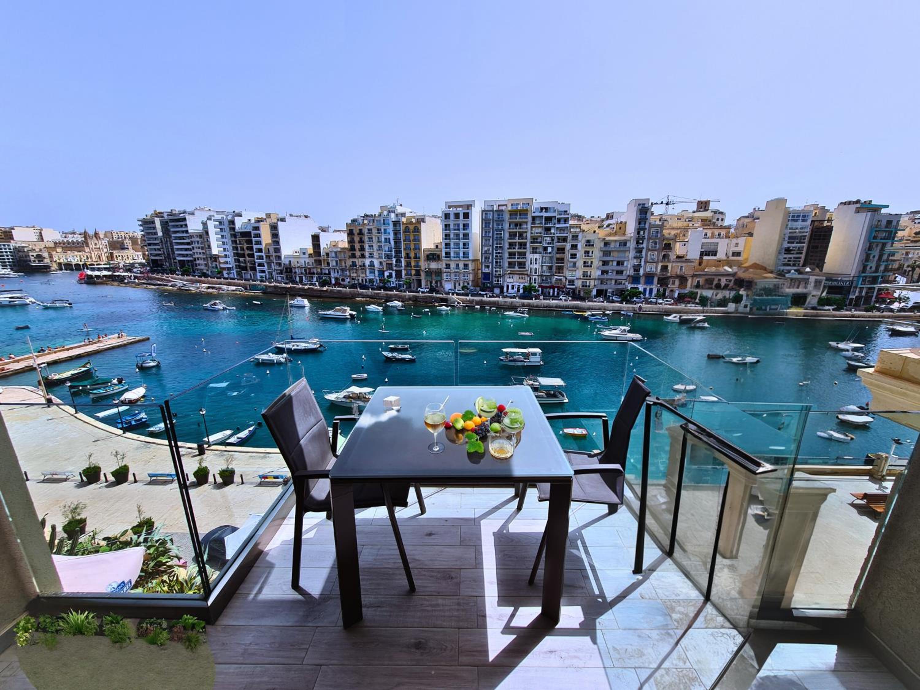Supreme Seafront apt with Balcony in St.Julian's photo 2