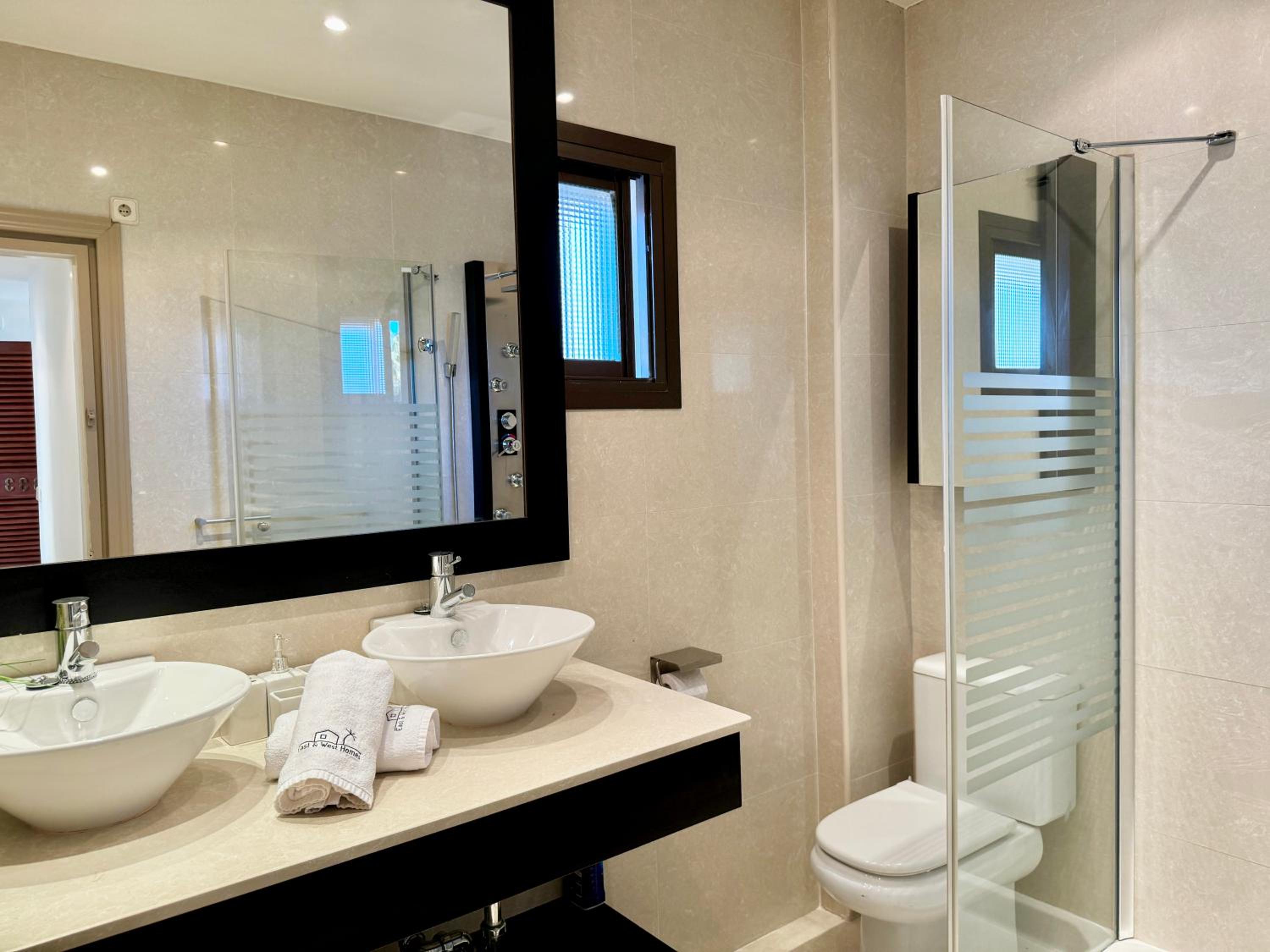 Seafront Skol Marbella Center by EaW Homes