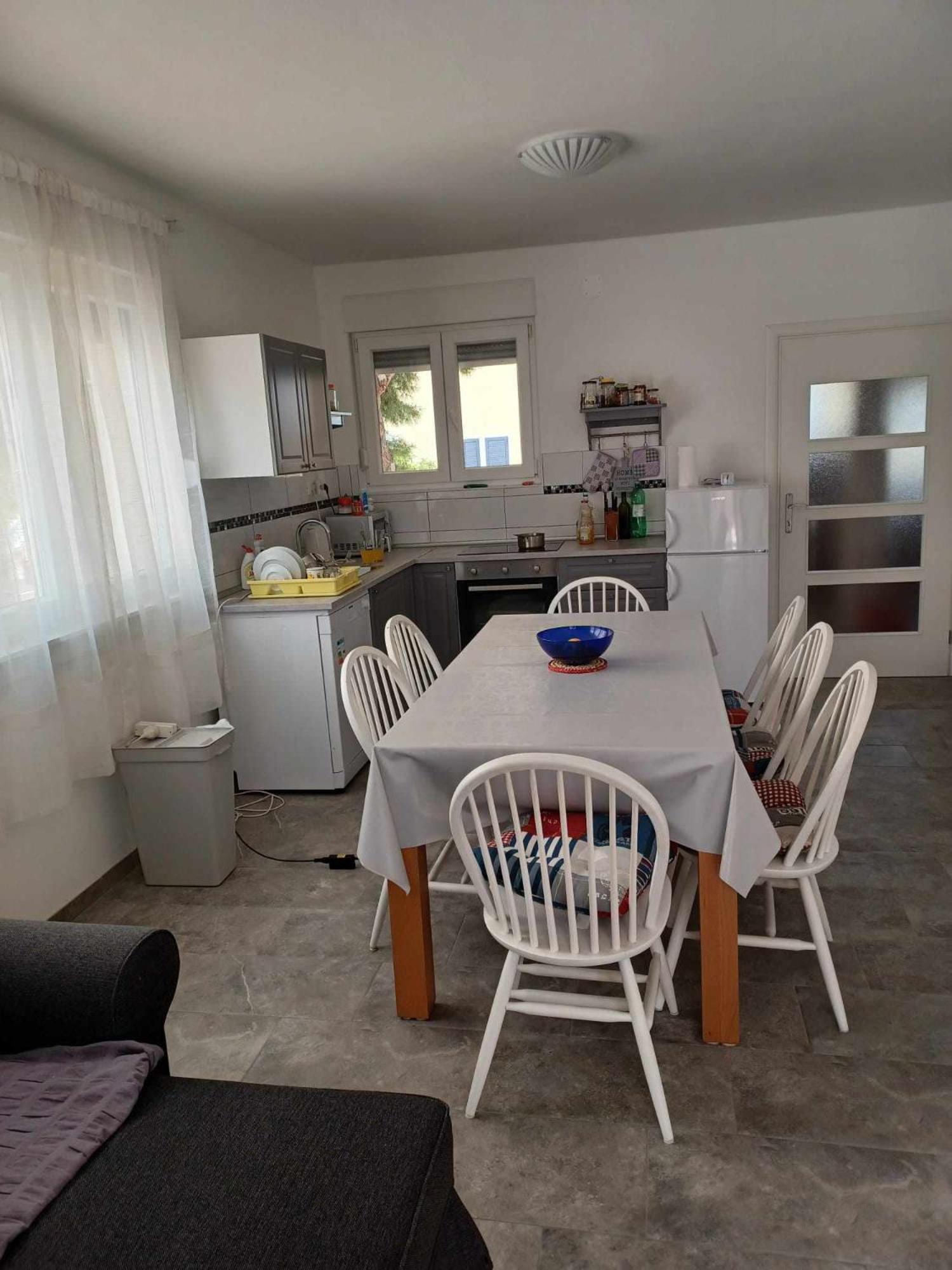 Apartments Pervan by the beach 3 bedrooms view 2