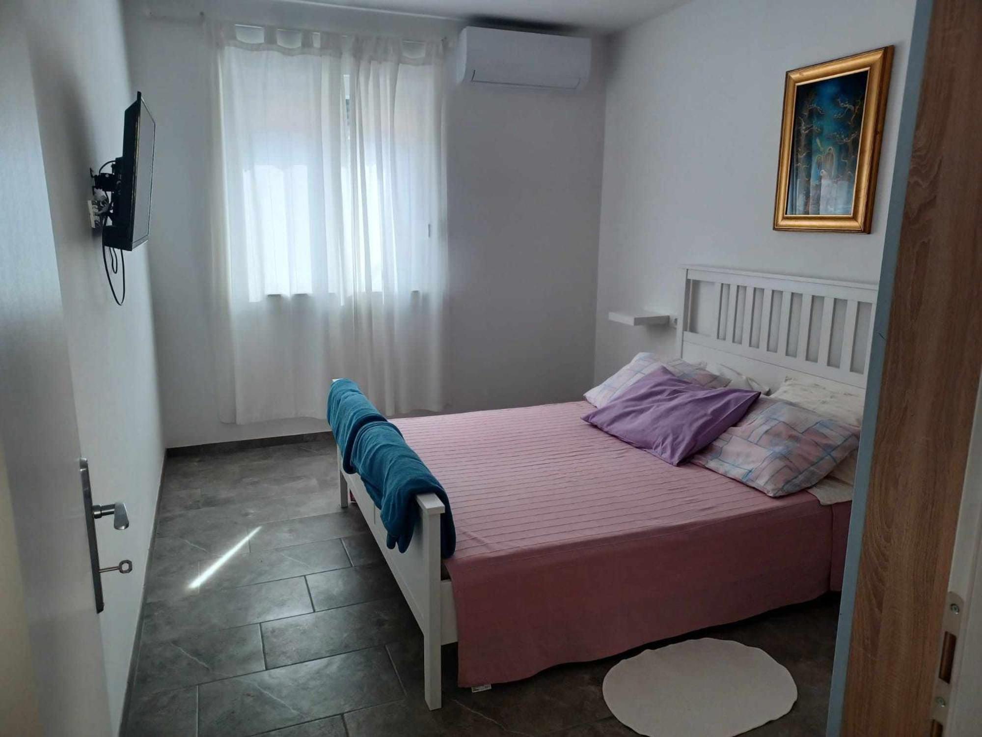 Apartments Pervan by the beach 3 bedrooms view 4
