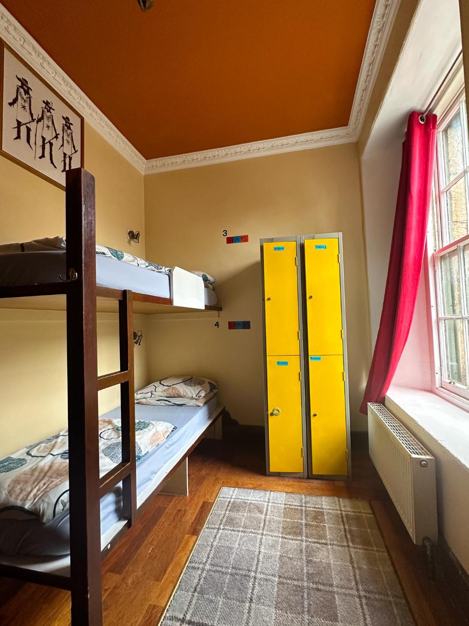 High Street Hostel - Over 18s Only, Backpackers Atmosphere