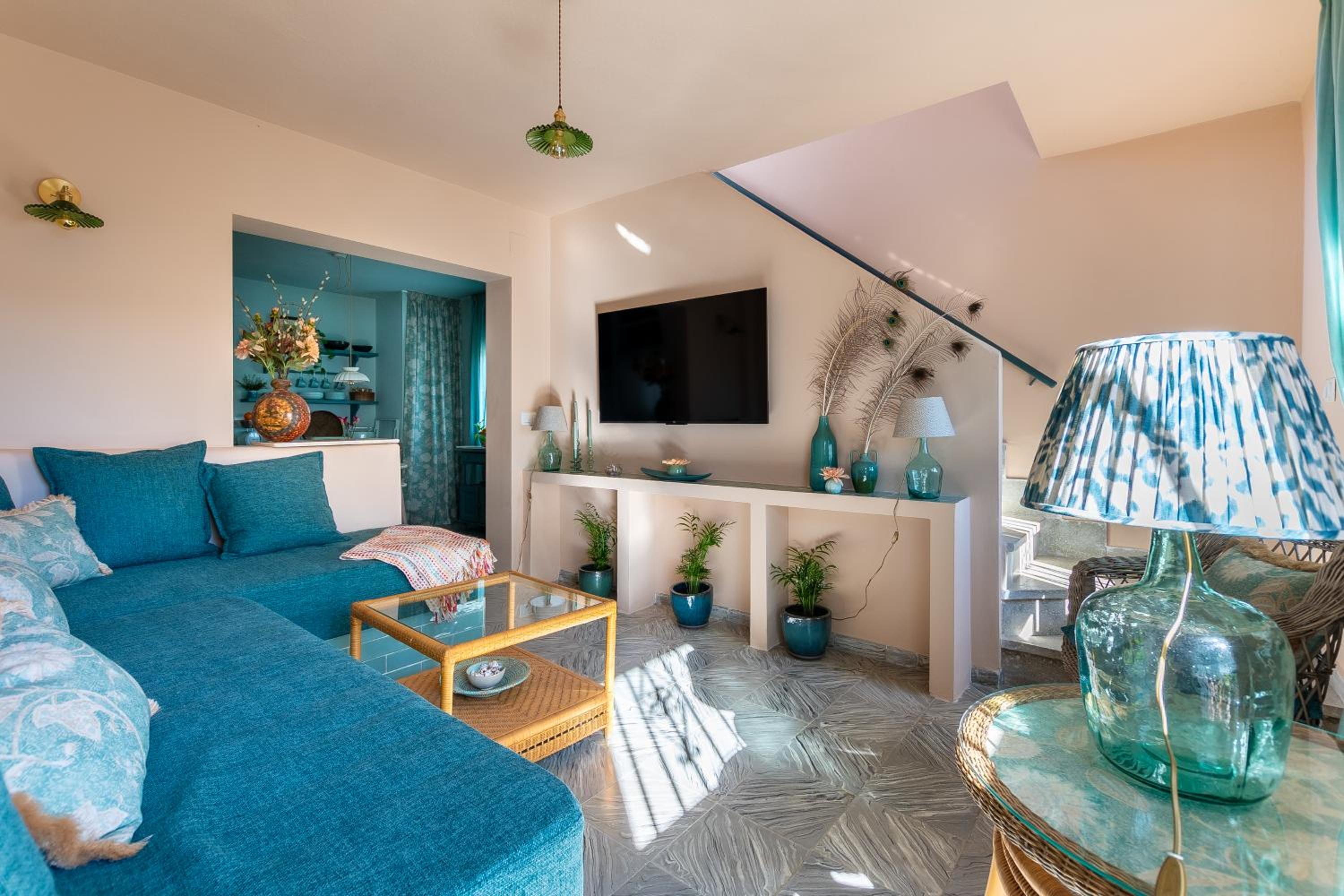 Romantic rooftop apartment with stunning sea and mountain views