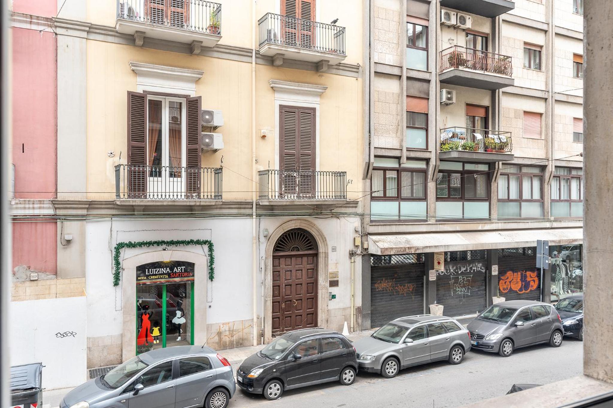 Fourooms Bari - Principe Amedeo view 2