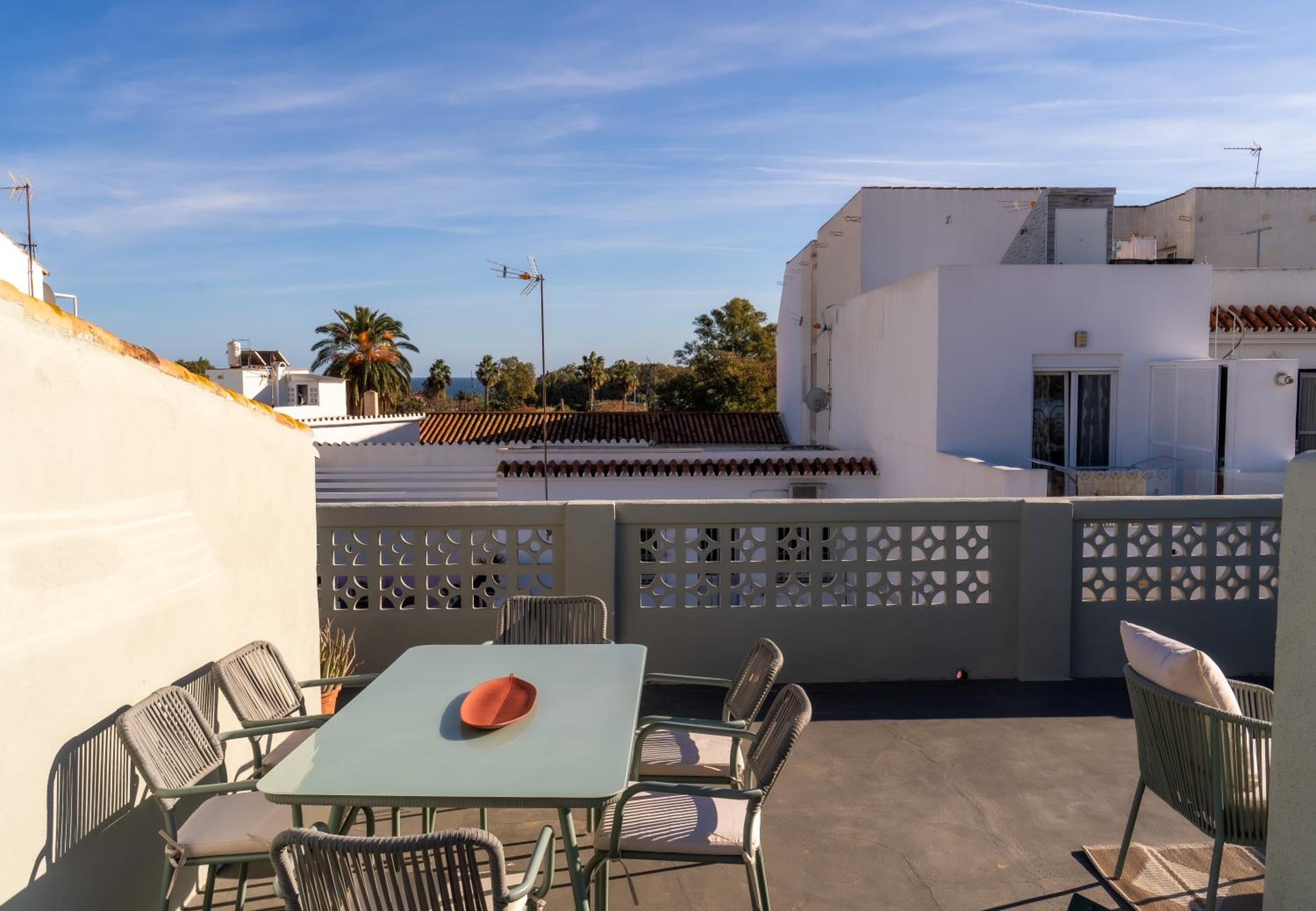 Romantic rooftop apartment with stunning sea and mountain views