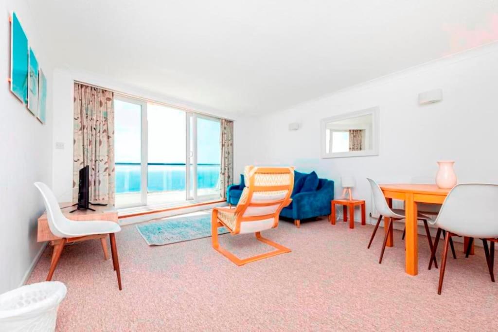 SOUTHBOURNE SANDS by BOURNECOAST - A Clifftop Apartment with Balcony and SEA VIEWS Just Minutes from Sandy Beaches - FM1410 view 5