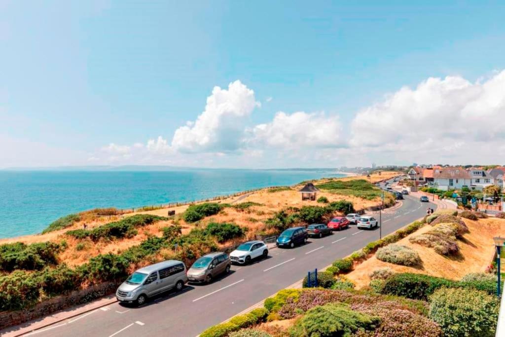 SOUTHBOURNE SANDS by BOURNECOAST - A Clifftop Apartment with Balcony and SEA VIEWS Just Minutes from Sandy Beaches - FM1410 view 4