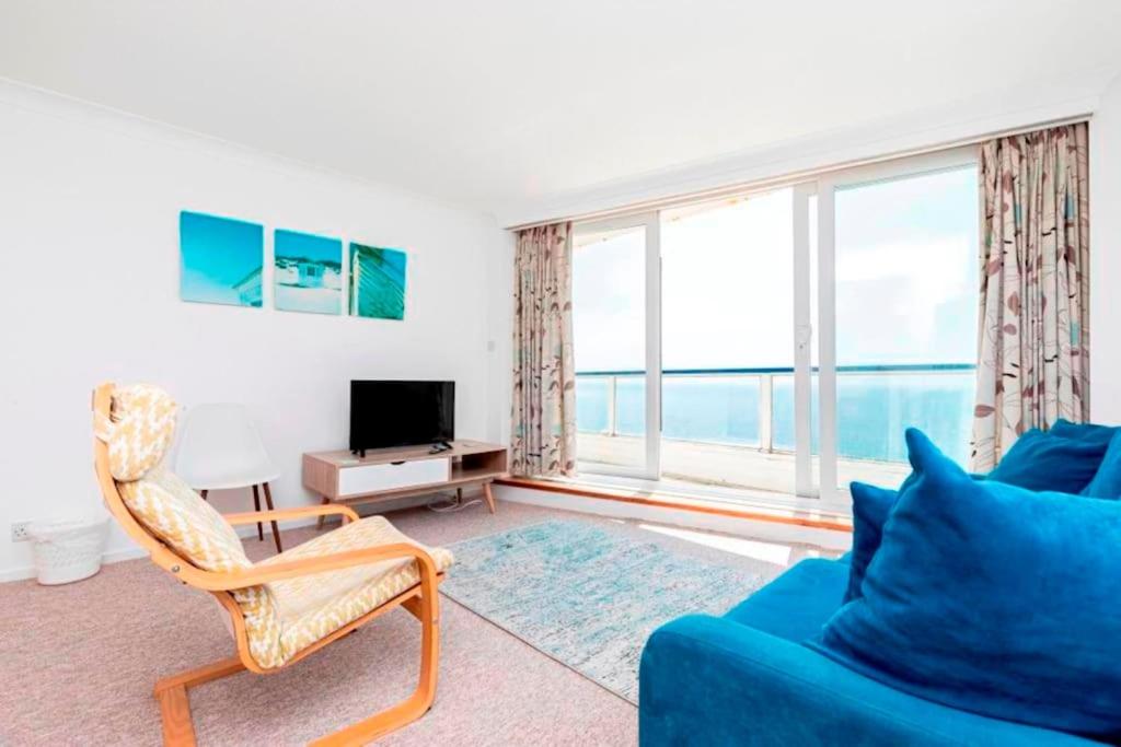 SOUTHBOURNE SANDS by BOURNECOAST - A Clifftop Apartment with Balcony and SEA VIEWS Just Minutes from Sandy Beaches - FM1410 view 3