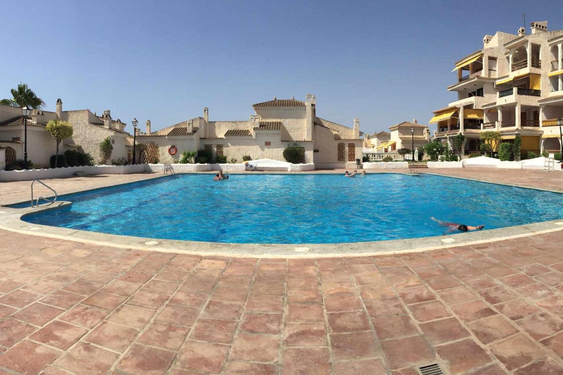 rentafive Nuevo AA Reformado Piscina