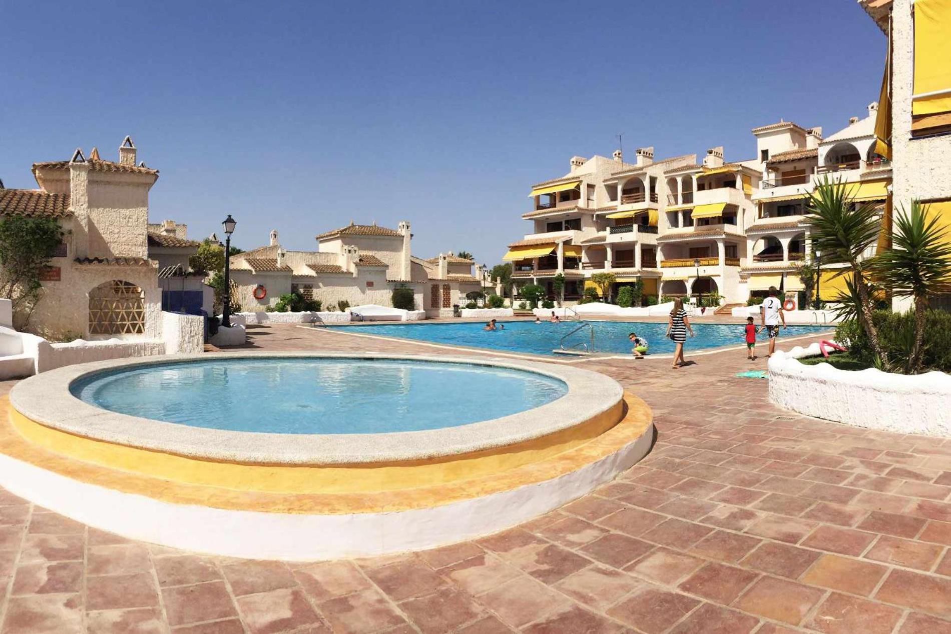 rentafive Nuevo AA Reformado Piscina