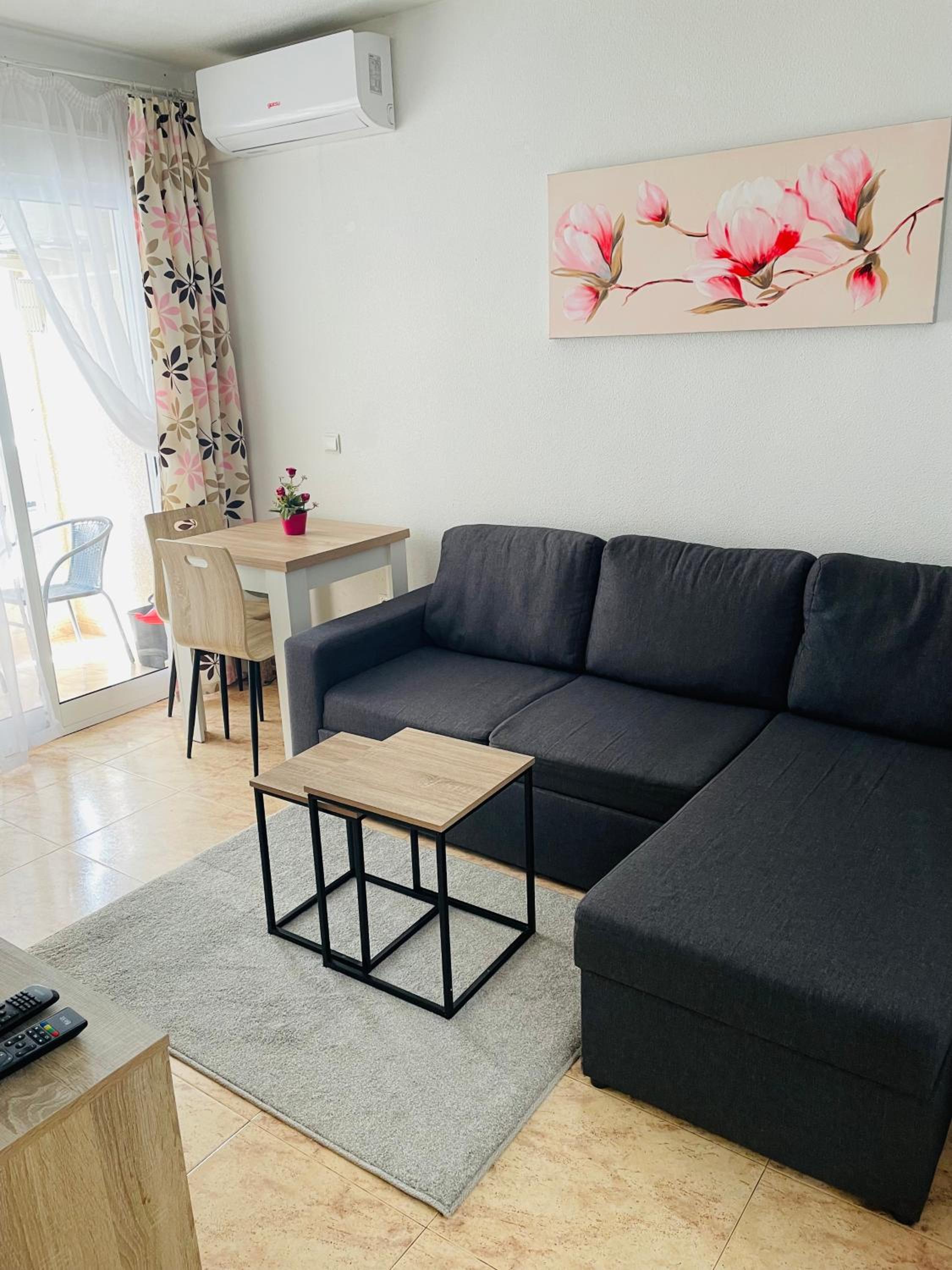 Bright and Sunny Apartment