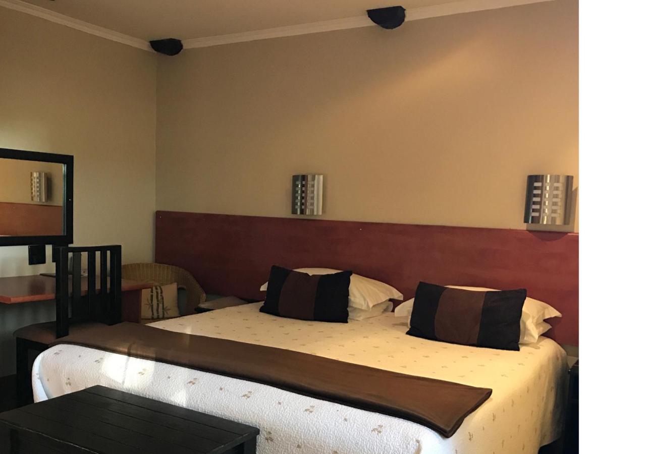 A La Martha's Air-Port Guest House