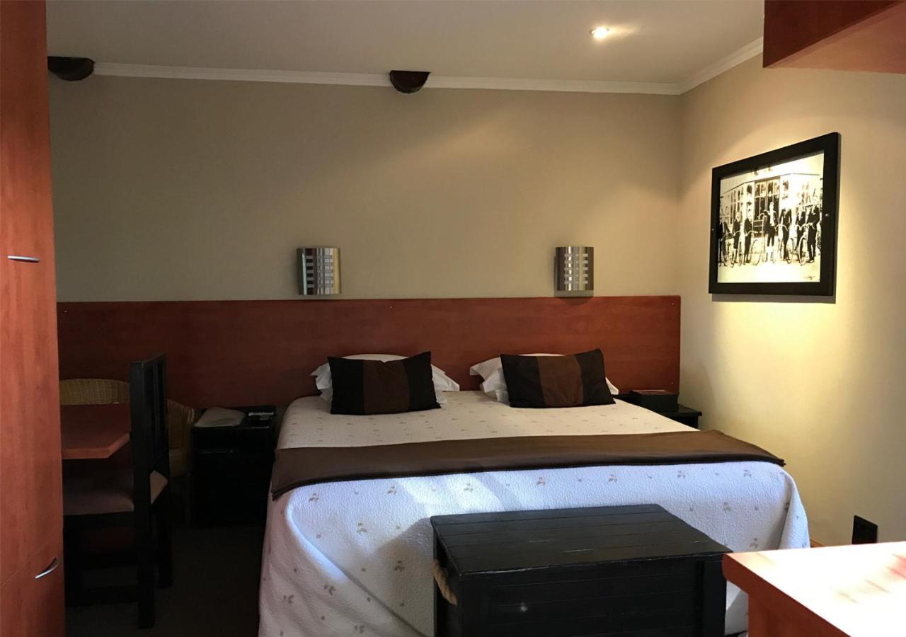 A La Martha's Air-Port Guest House