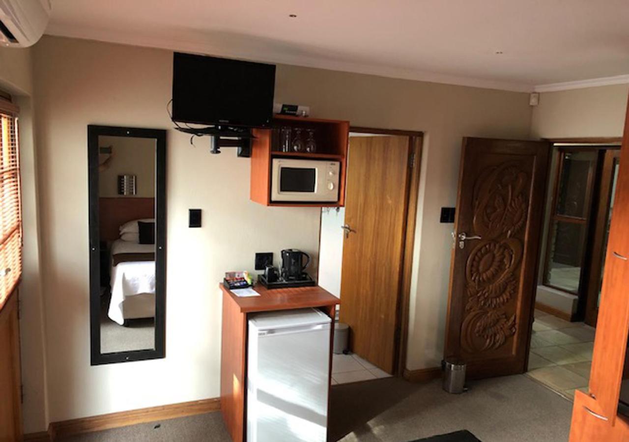 A La Martha's Air-Port Guest House